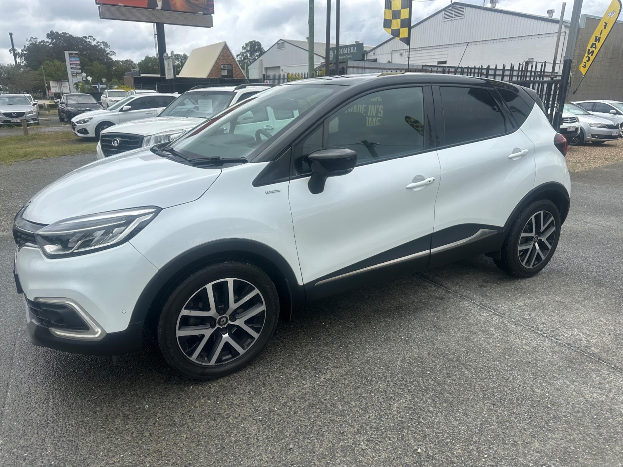 
								2019 Renault Captur Intens full									