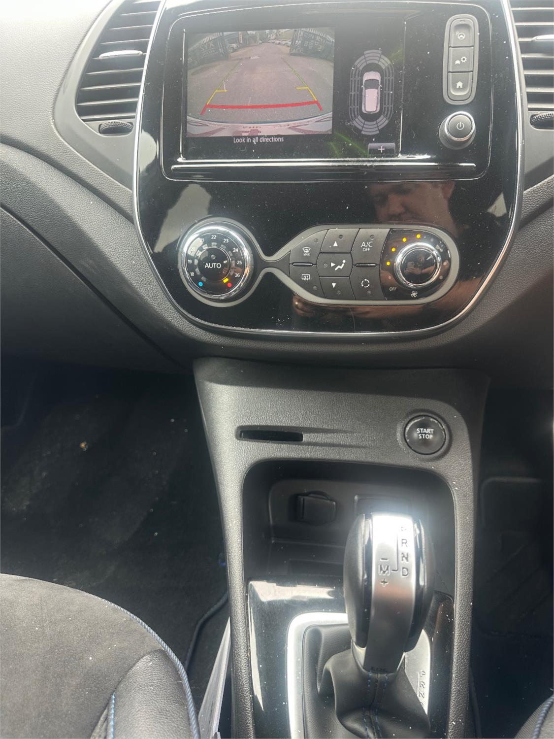 
								2019 Renault Captur Intens full									