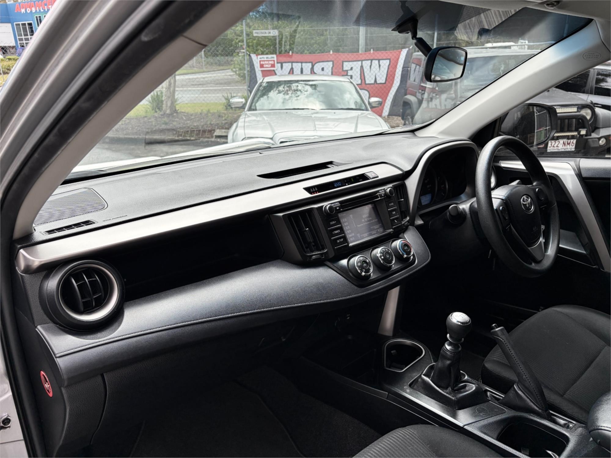 
								2016 Toyota RAV4 GX full									