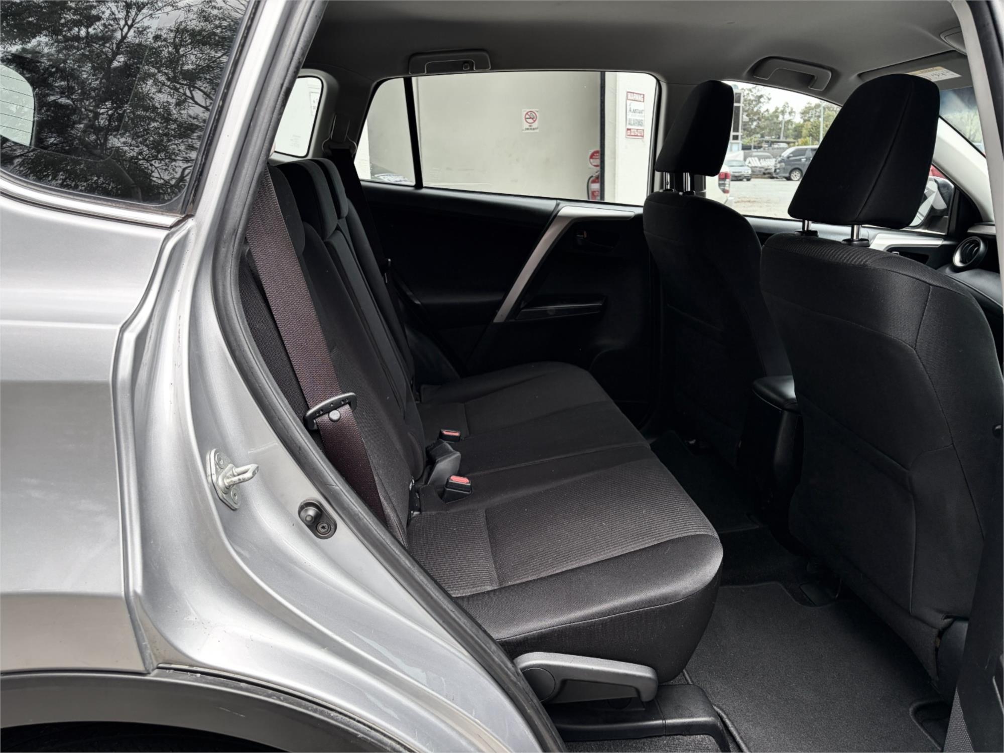 
								2016 Toyota RAV4 GX full									
