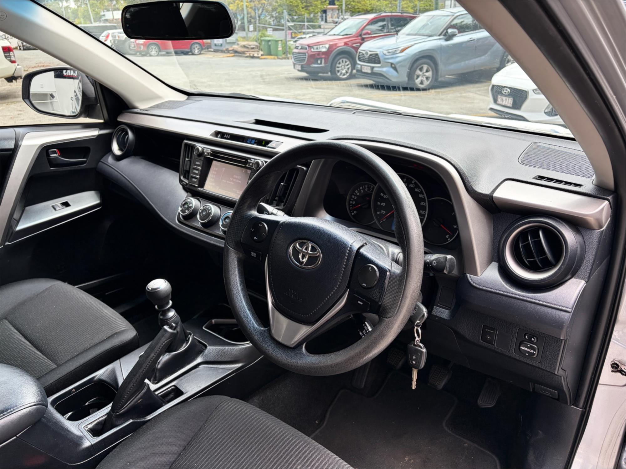 
								2016 Toyota RAV4 GX full									