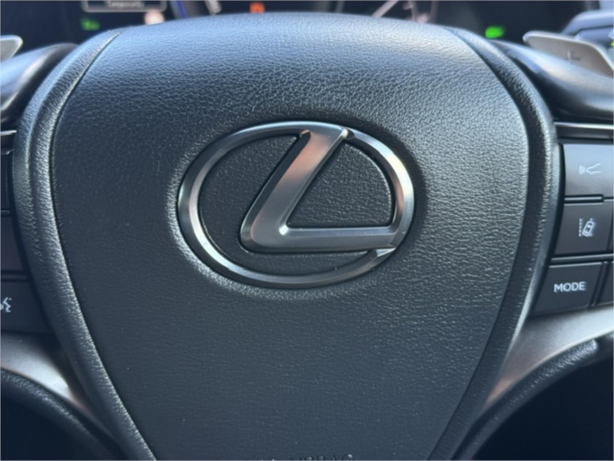
								2023 LEXUS UX300E LUXURY full									