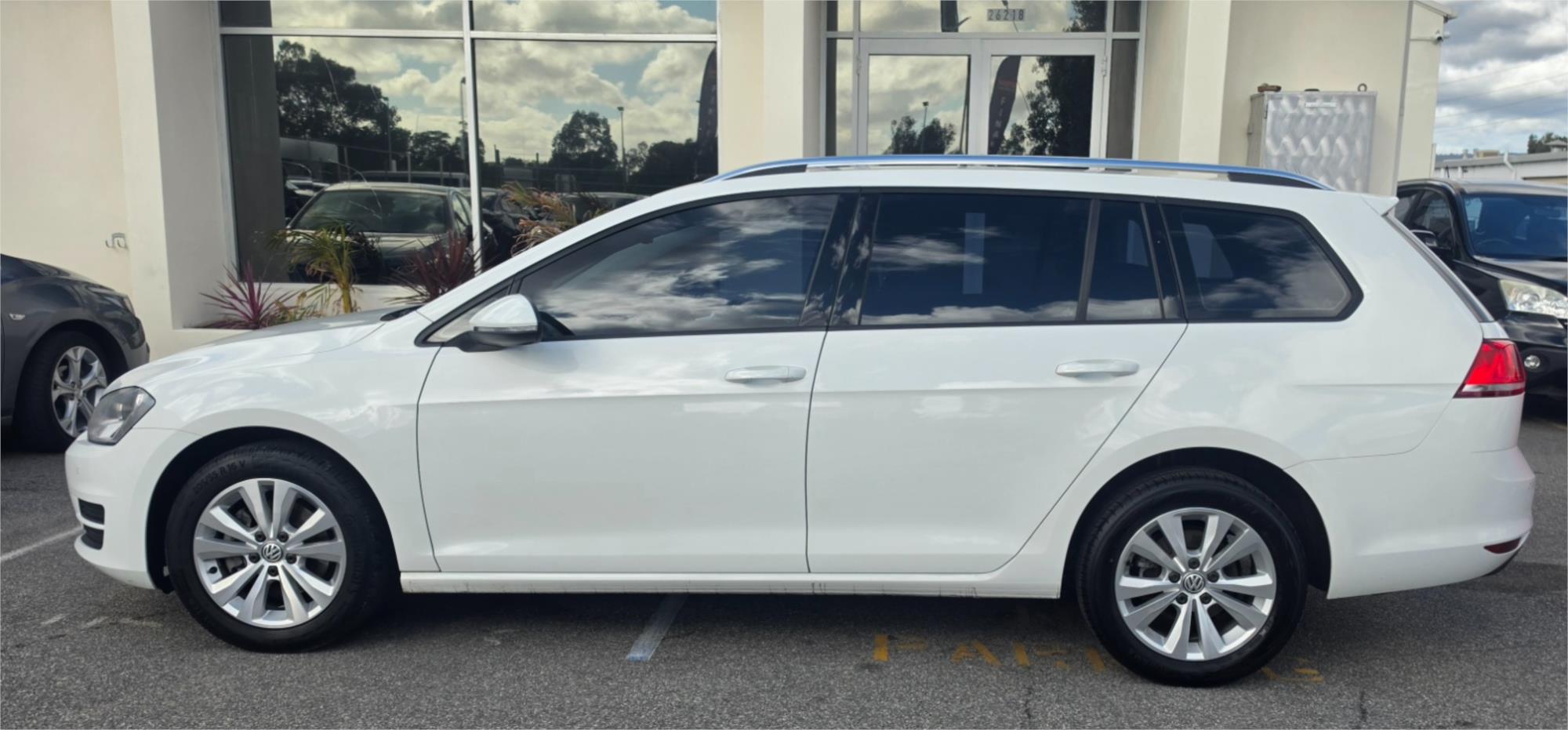 
								2014 Volkswagen Golf 90TSI full									