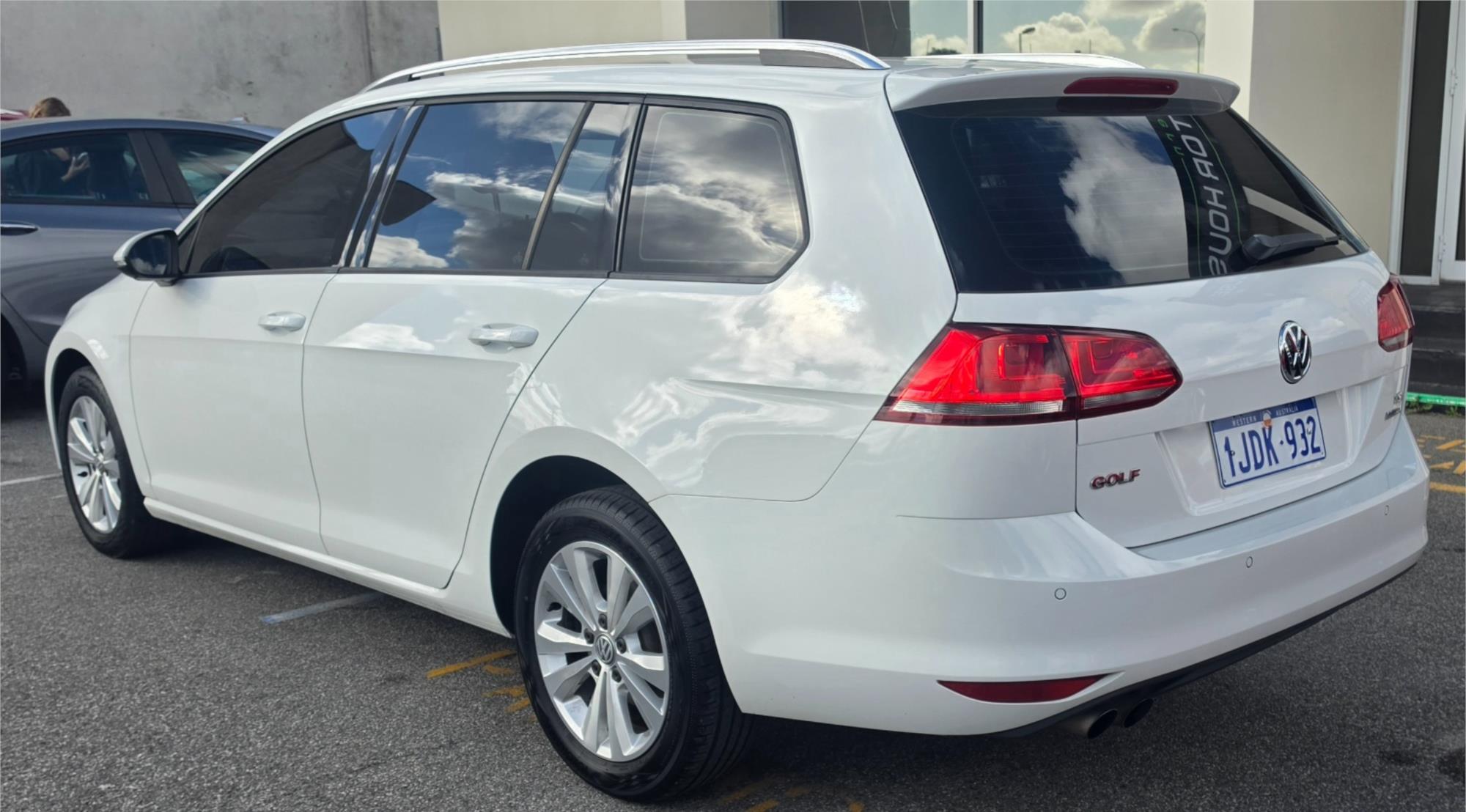 
								2014 Volkswagen Golf 90TSI full									