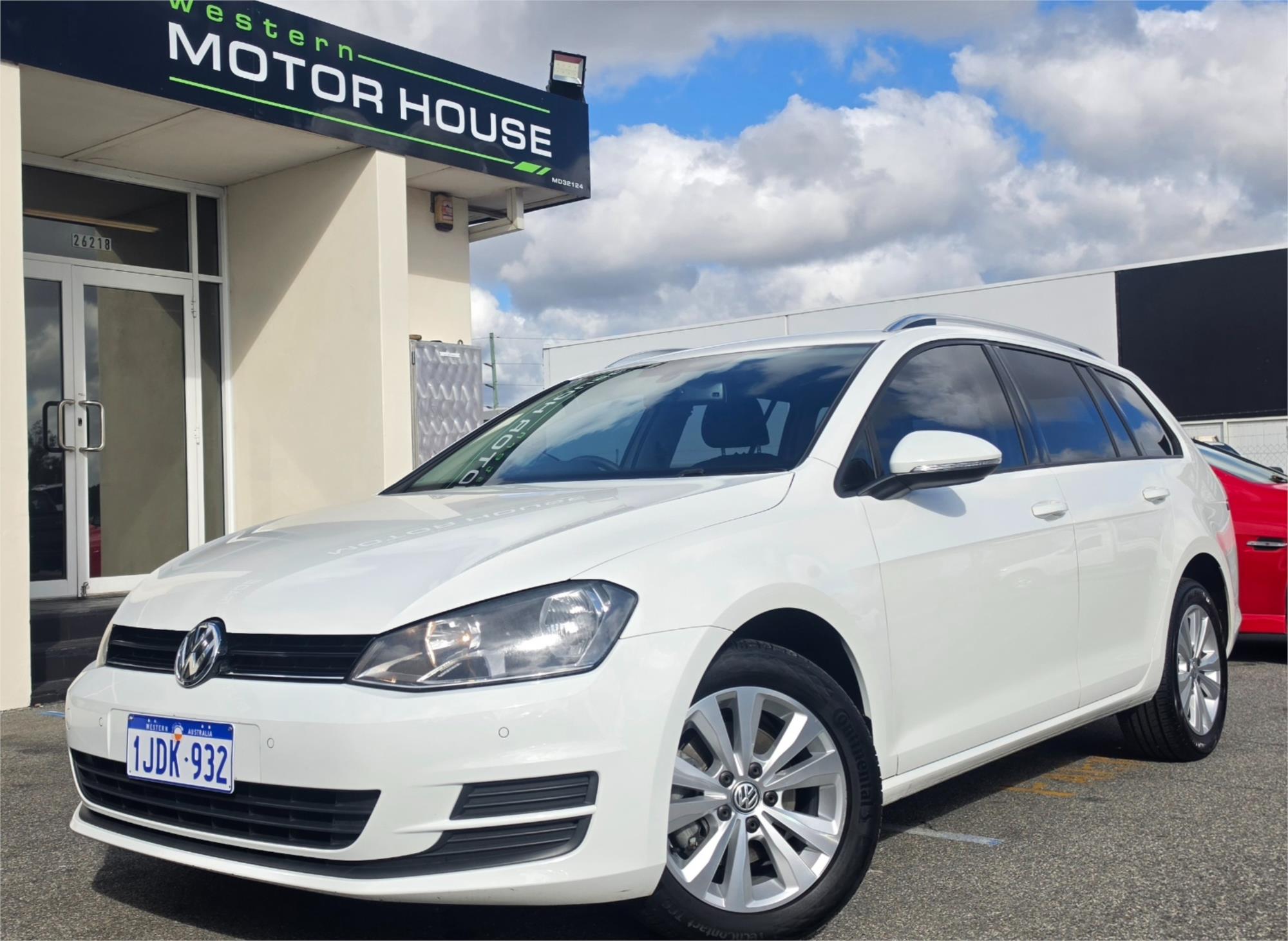 
								2014 Volkswagen Golf 90TSI full									