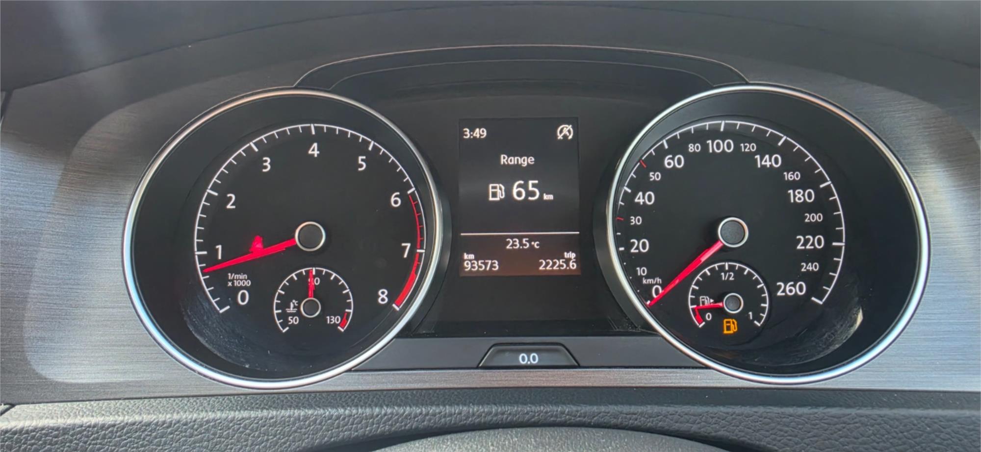 
								2014 Volkswagen Golf 90TSI full									