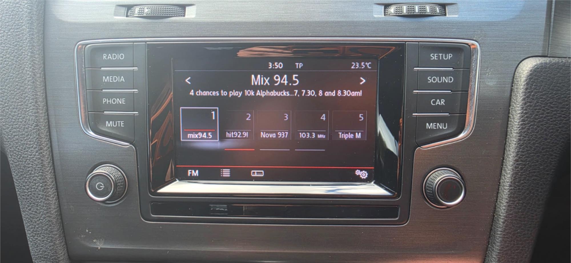 
								2014 Volkswagen Golf 90TSI full									