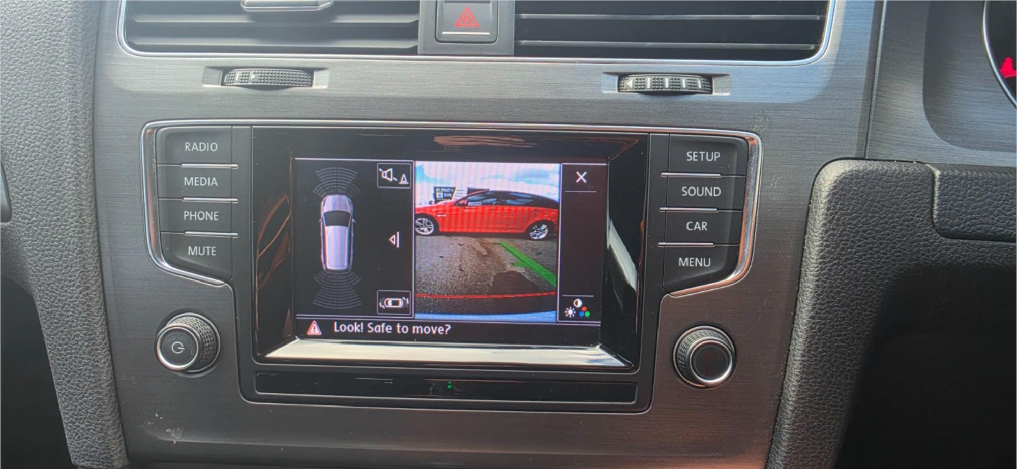 
								2014 Volkswagen Golf 90TSI full									