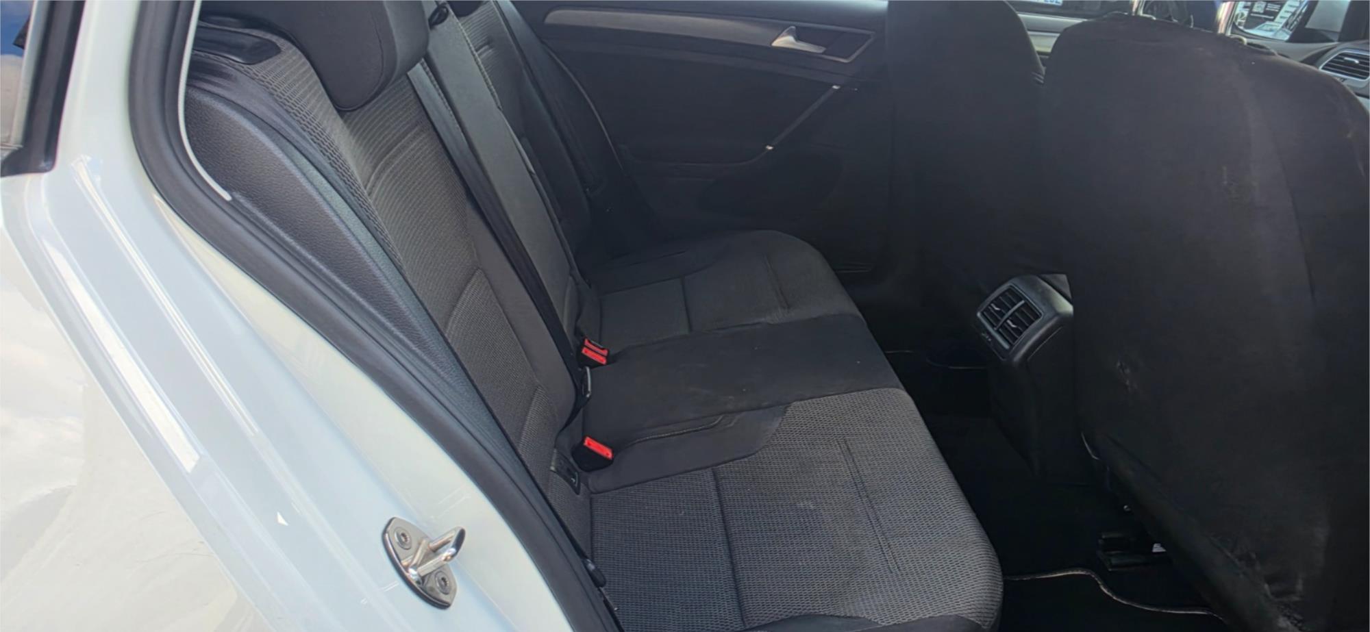 
								2014 Volkswagen Golf 90TSI full									