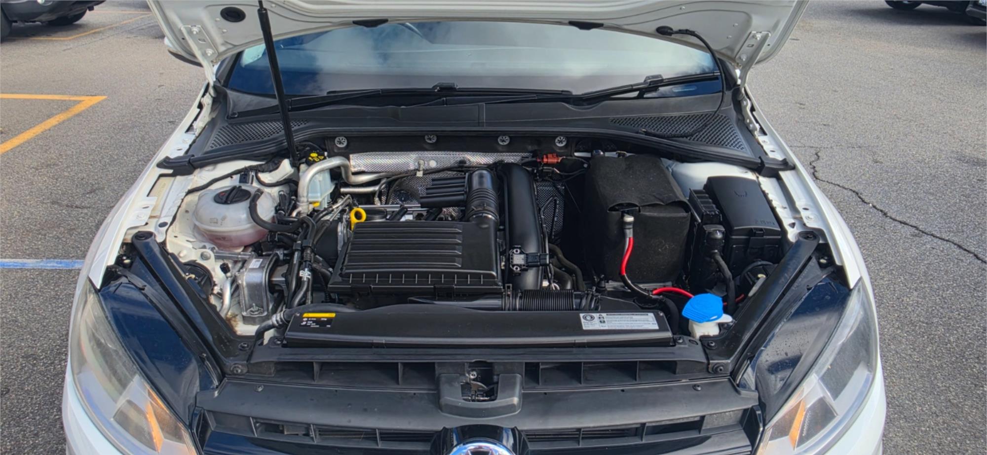 
								2014 Volkswagen Golf 90TSI full									
