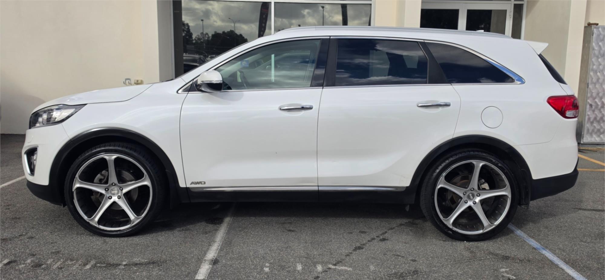 
								2015 Kia Sorento Platinum full									