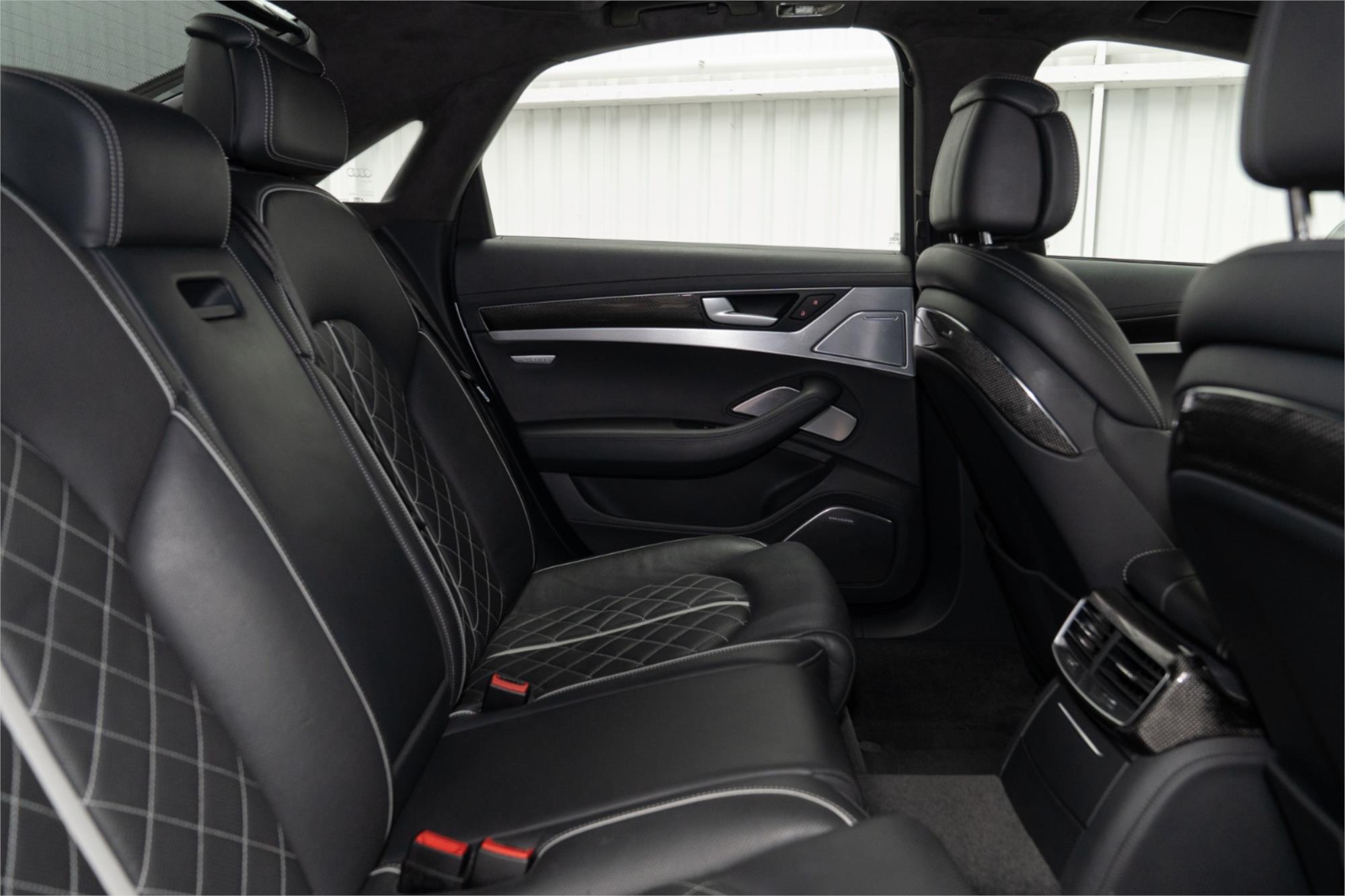 
								2014 AUDI S8 4.0 TFSI QUATTRO full									