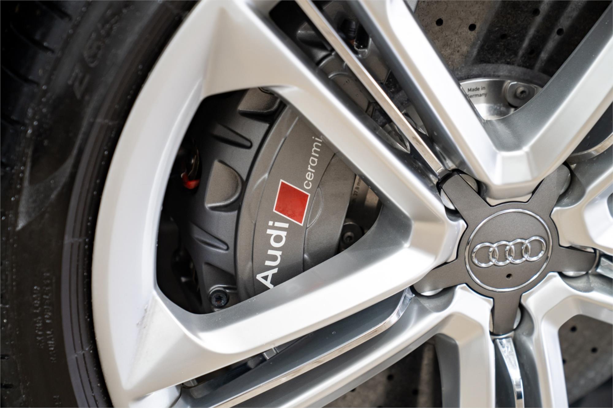 
								2014 AUDI S8 4.0 TFSI QUATTRO full									