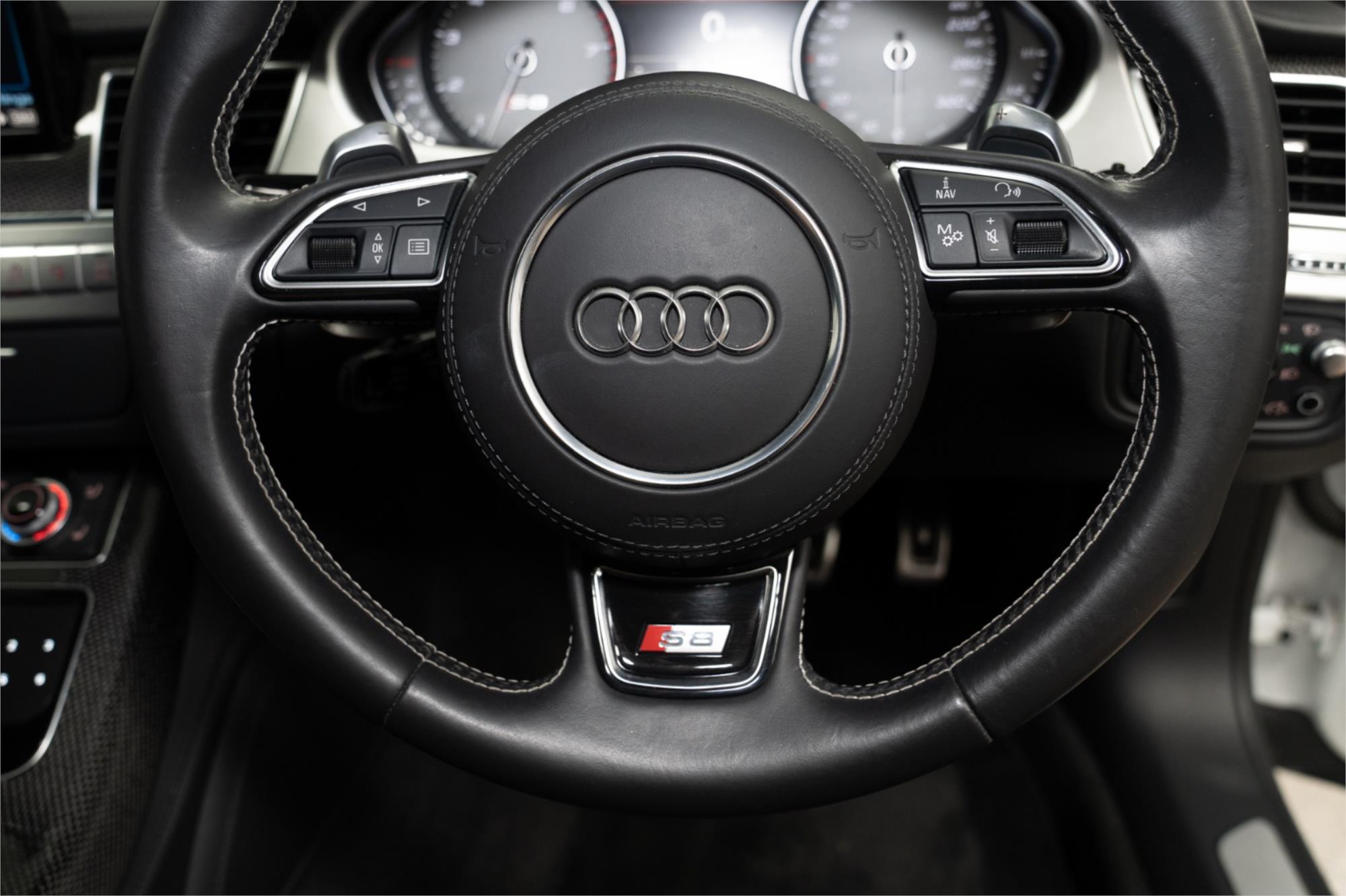 
								2014 AUDI S8 4.0 TFSI QUATTRO full									