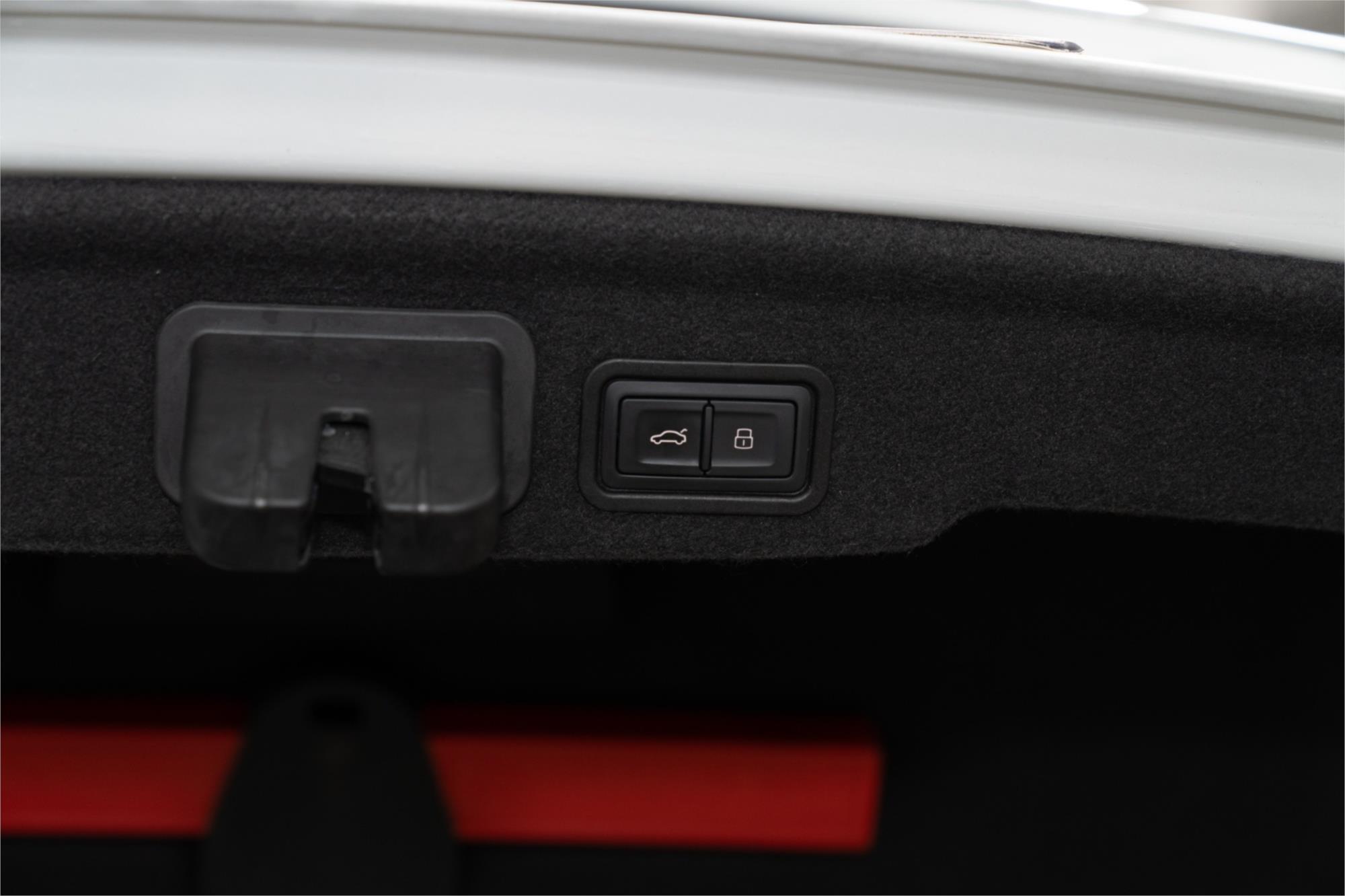 
								2014 AUDI S8 4.0 TFSI QUATTRO full									