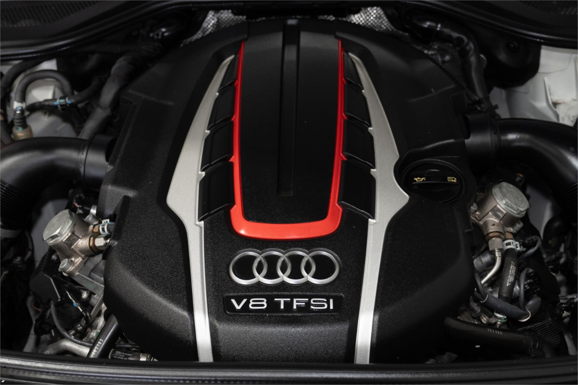 
								2014 AUDI S8 4.0 TFSI QUATTRO full									