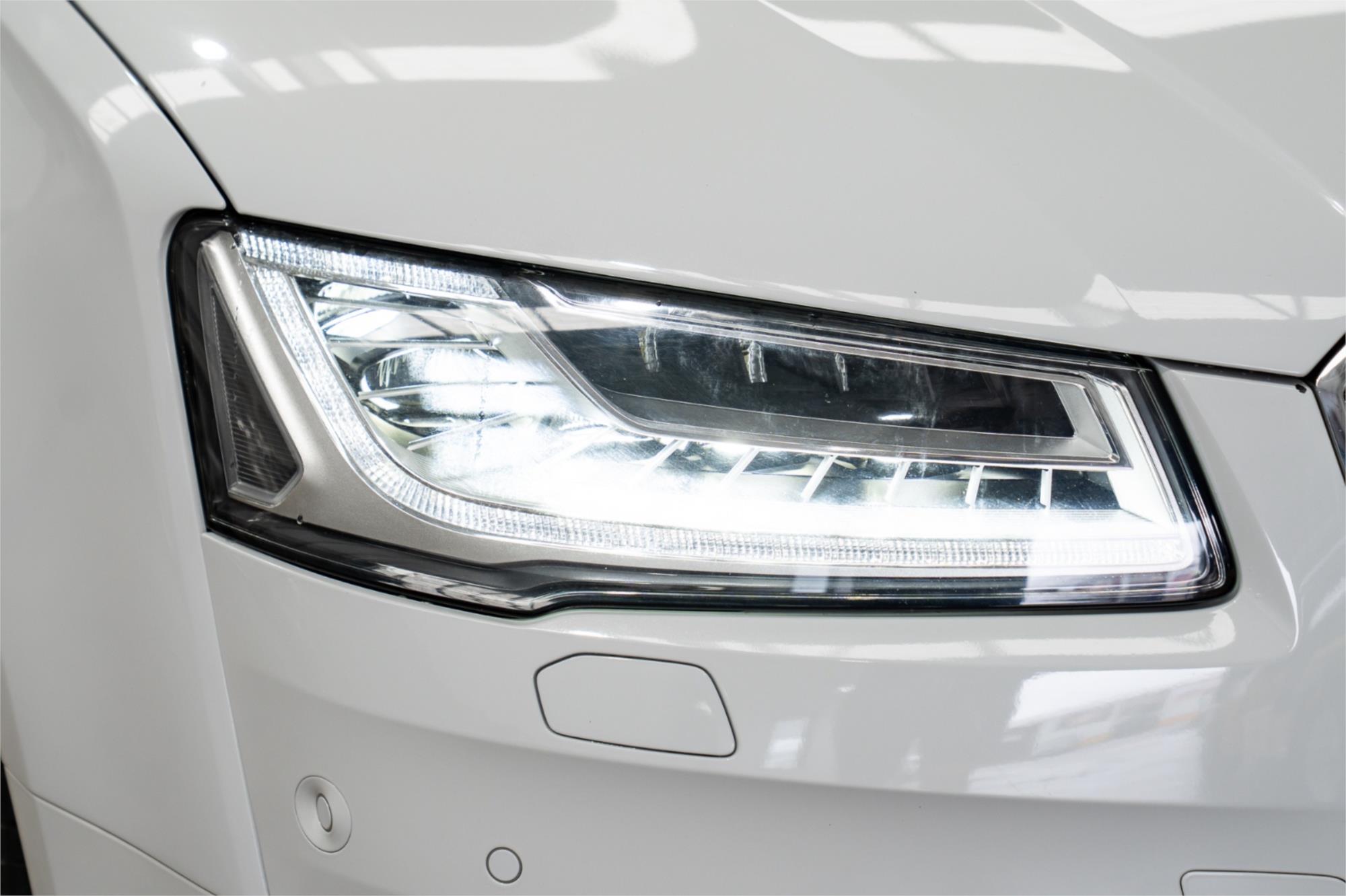 
								2014 AUDI S8 4.0 TFSI QUATTRO full									