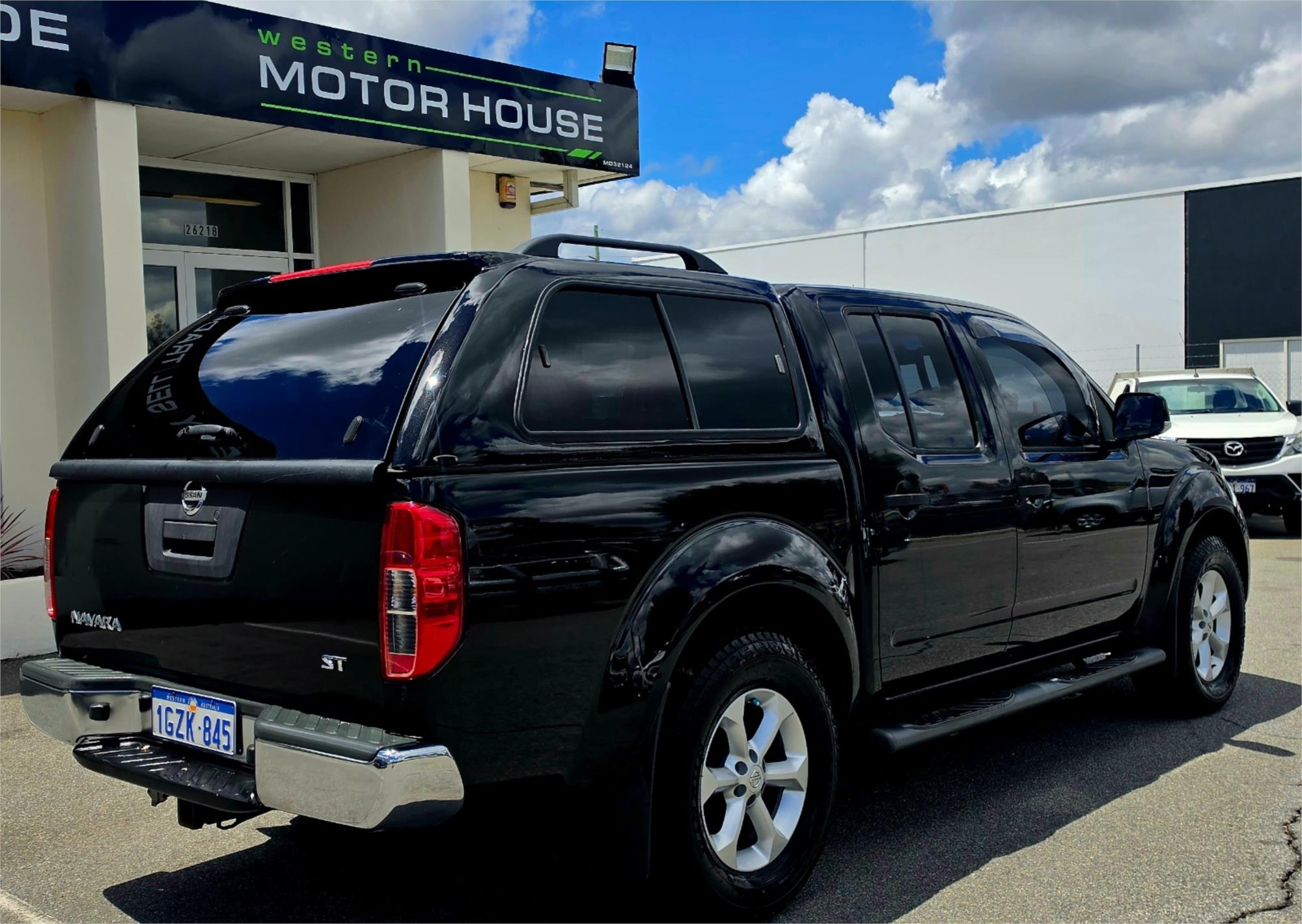 
								2012 Nissan Navara ST full									