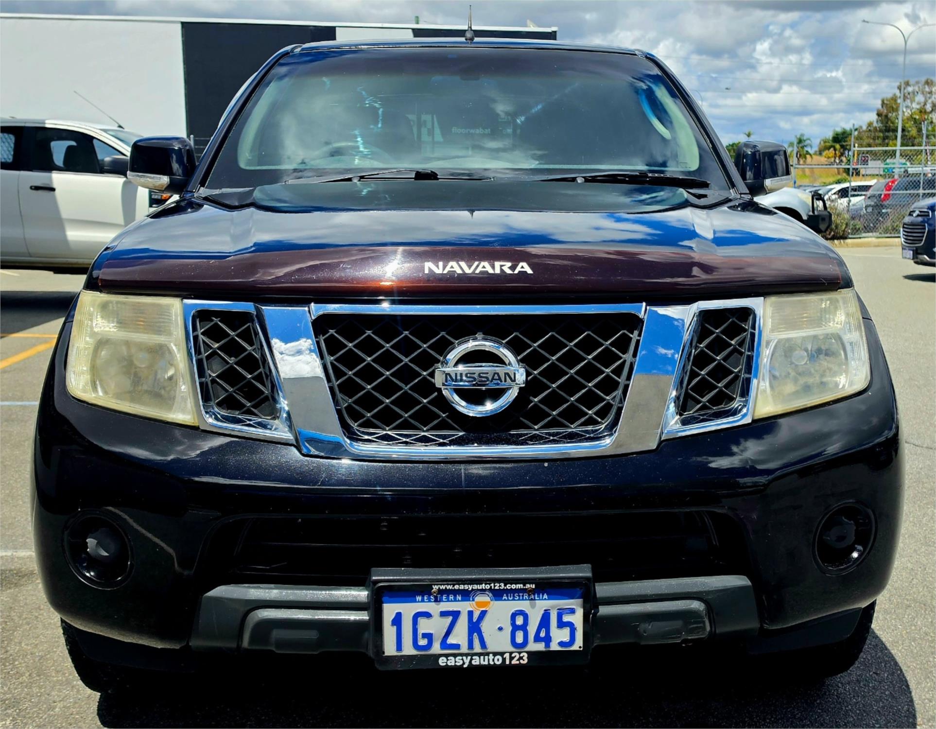 
								2012 Nissan Navara ST full									