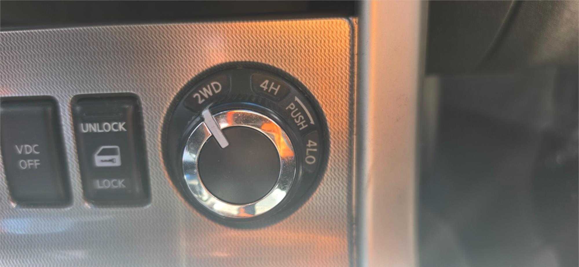 
								2012 Nissan Navara ST full									