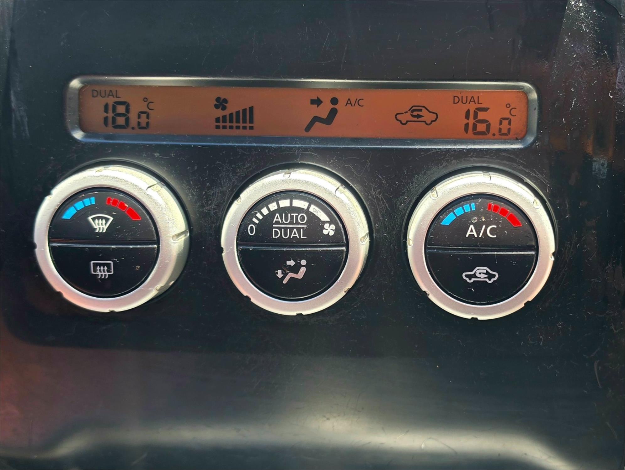 
								2012 Nissan Navara ST full									