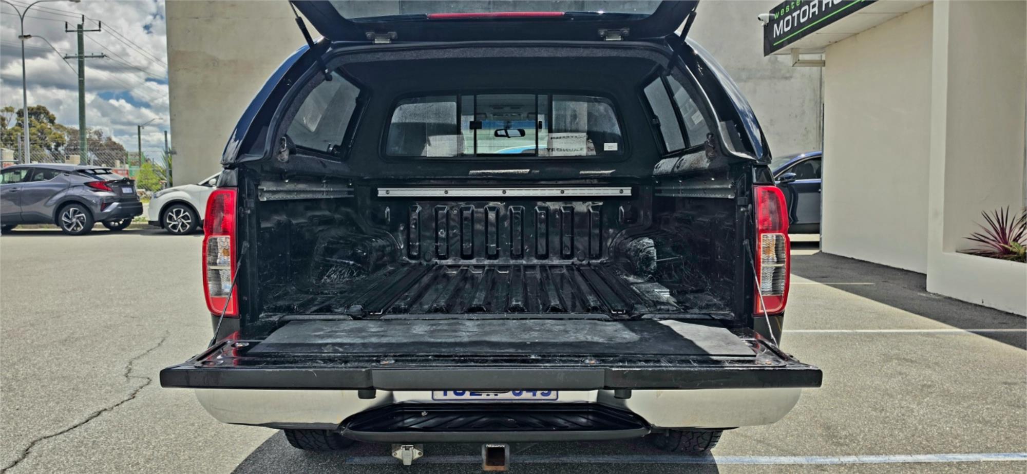 
								2012 Nissan Navara ST full									
