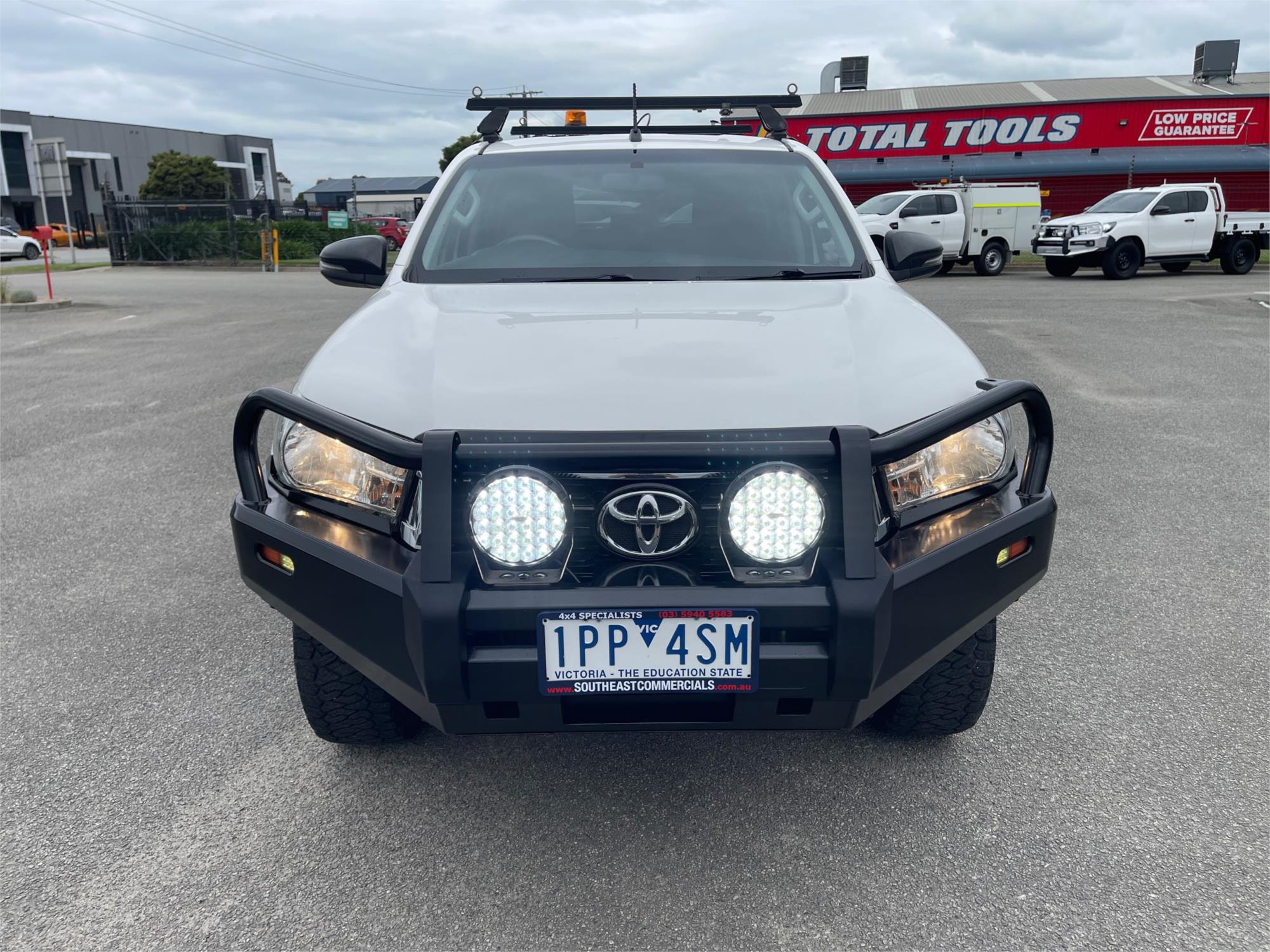 
								2019 Toyota Hilux SR full									