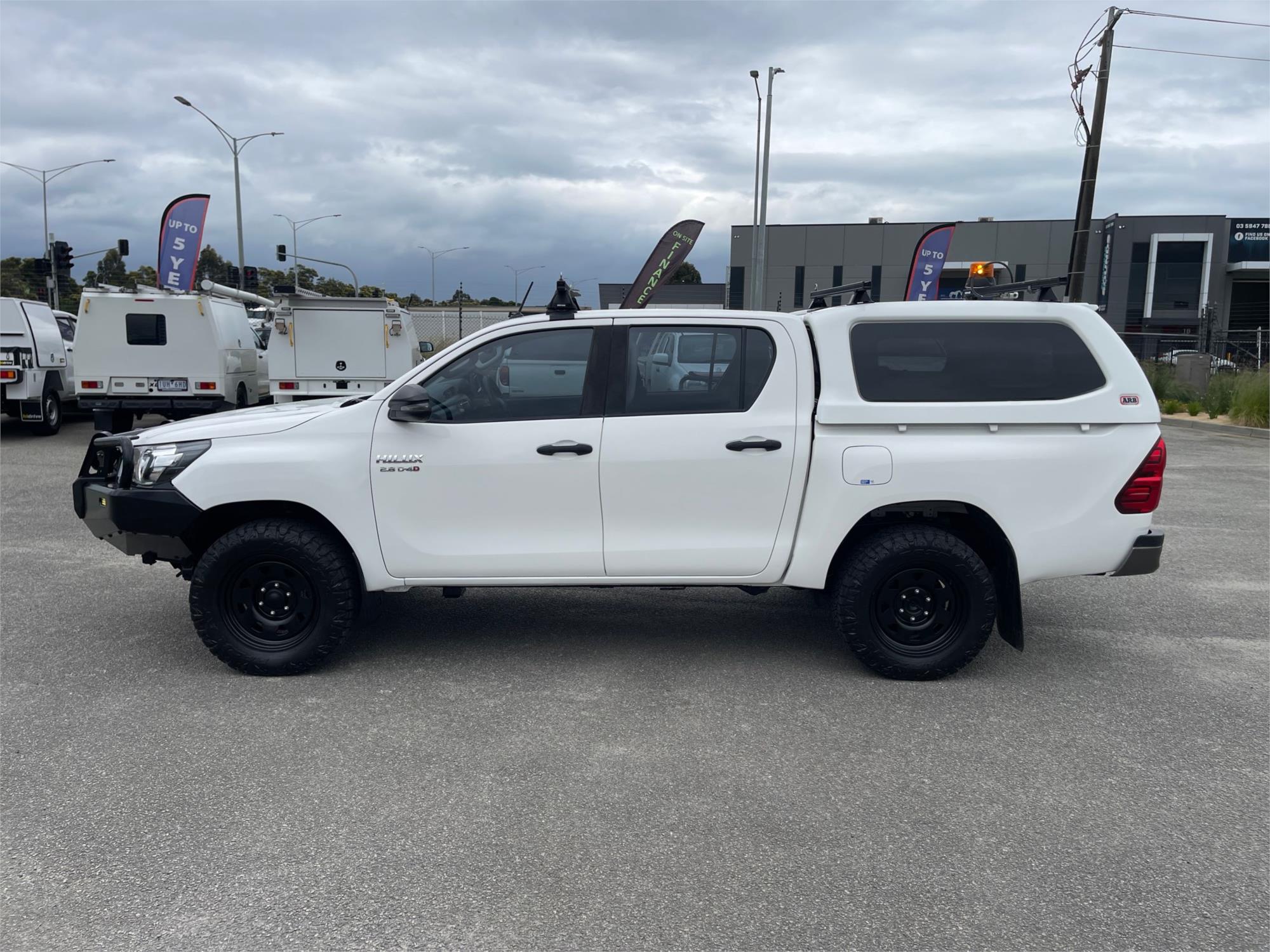 
								2019 Toyota Hilux SR full									