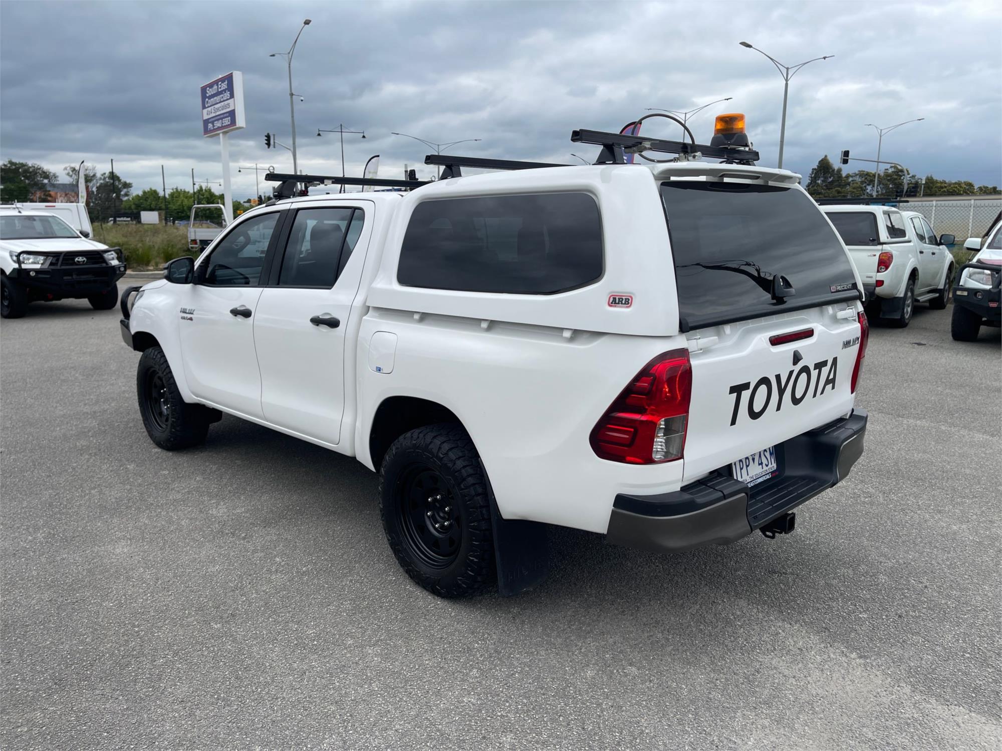 
								2019 Toyota Hilux SR full									