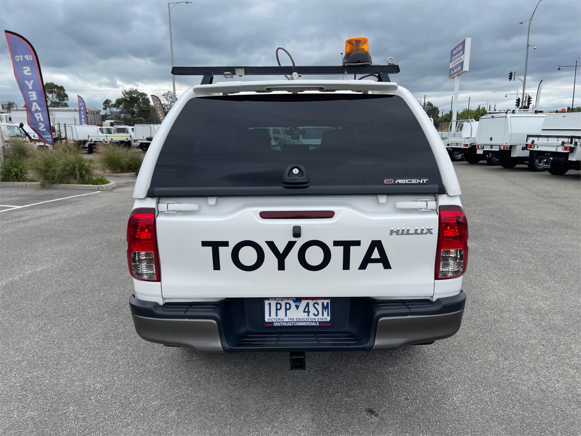 
								2019 Toyota Hilux SR full									