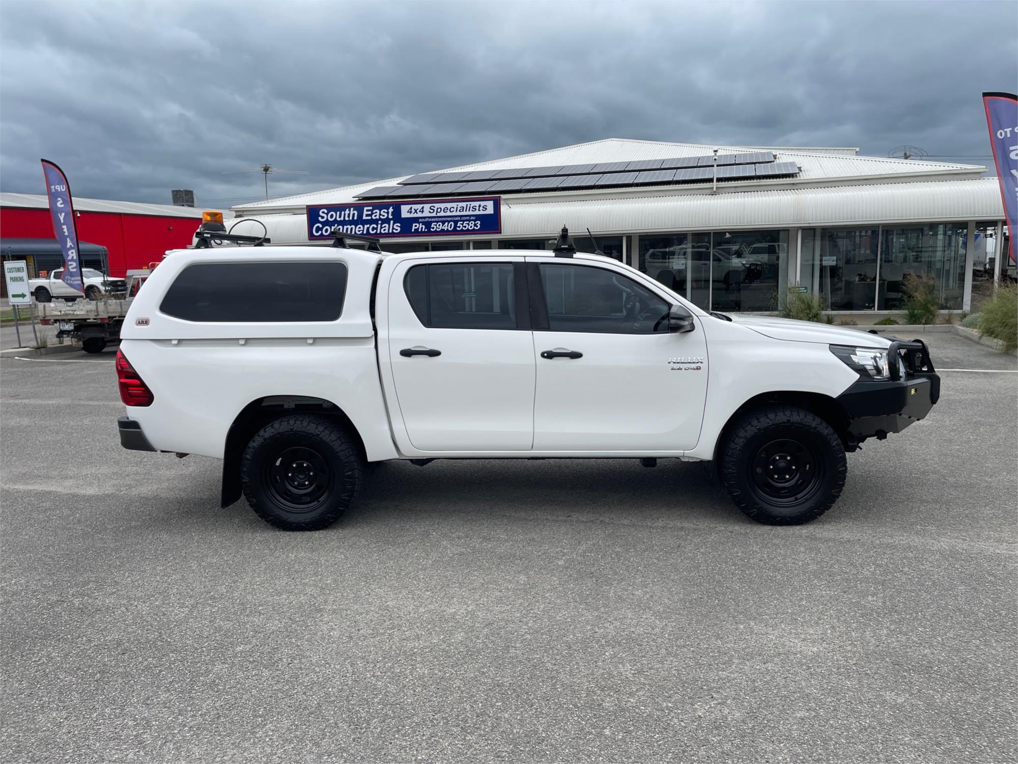 
								2019 Toyota Hilux SR full									