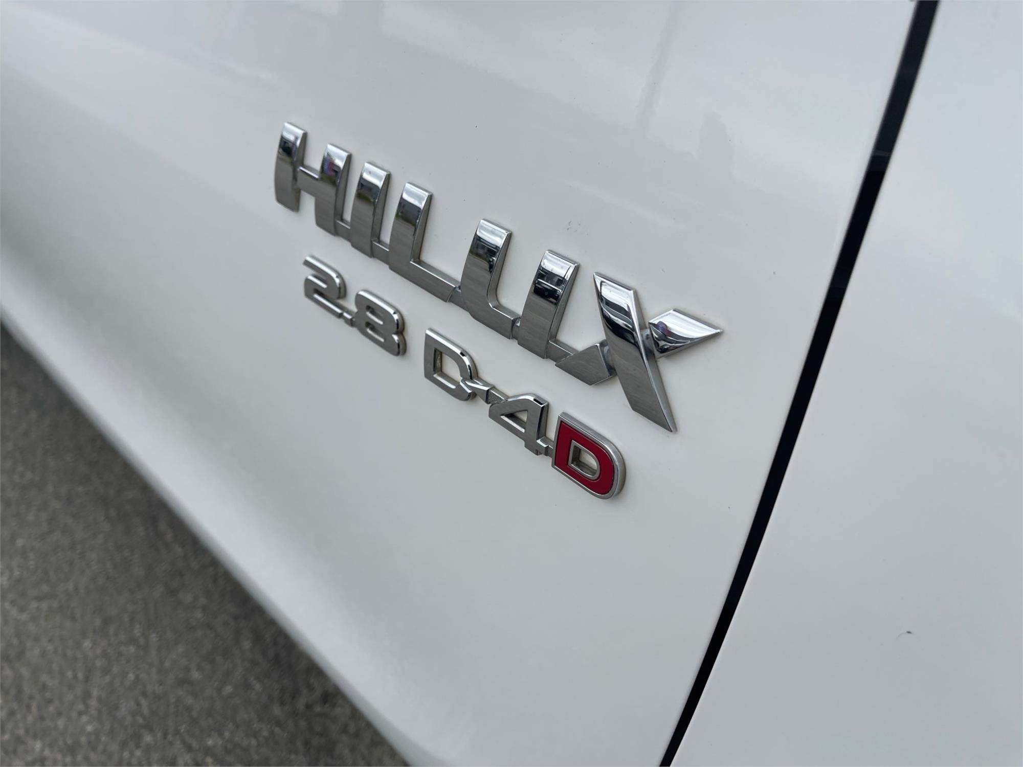 
								2019 Toyota Hilux SR full									