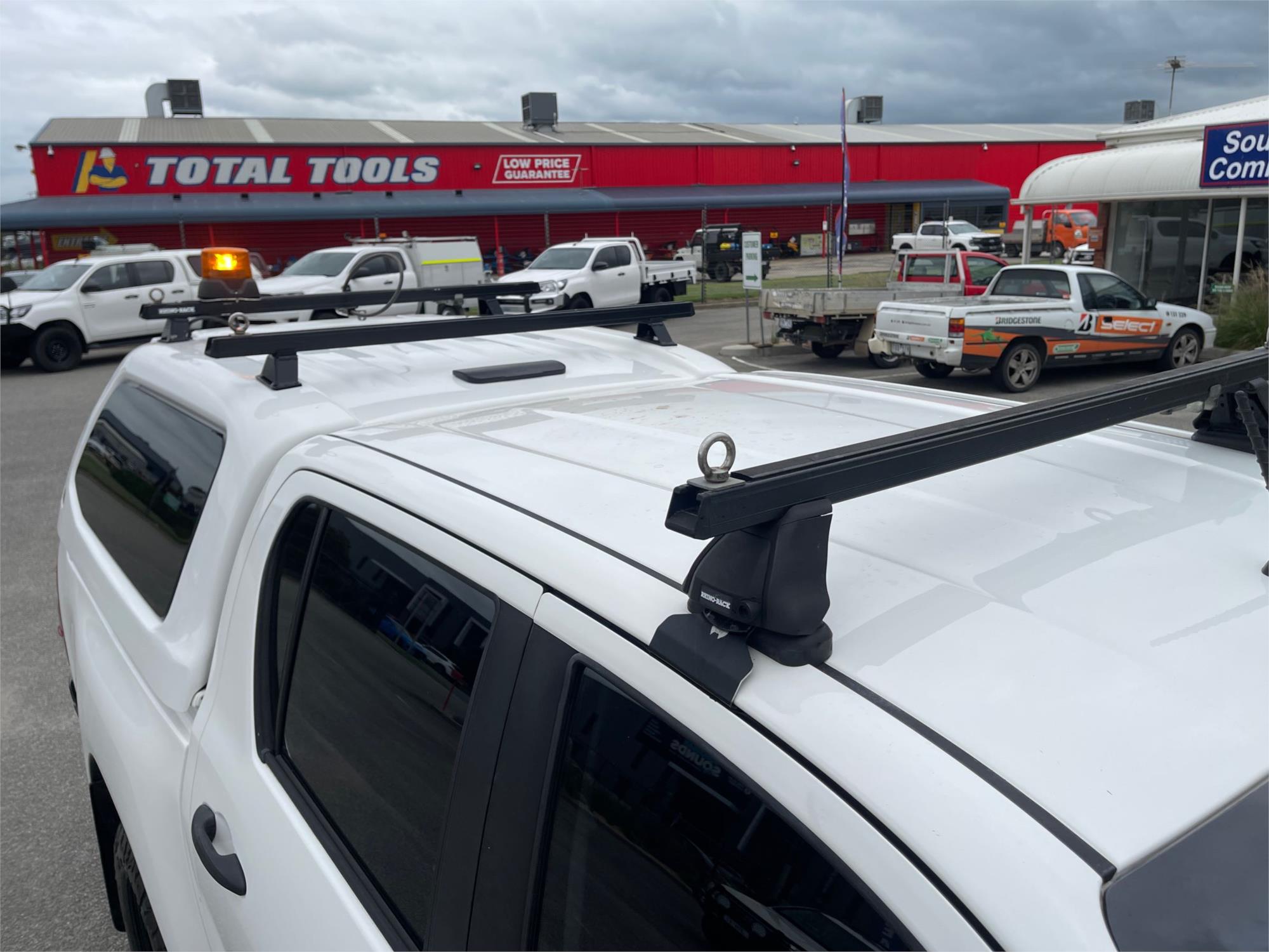 
								2019 Toyota Hilux SR full									