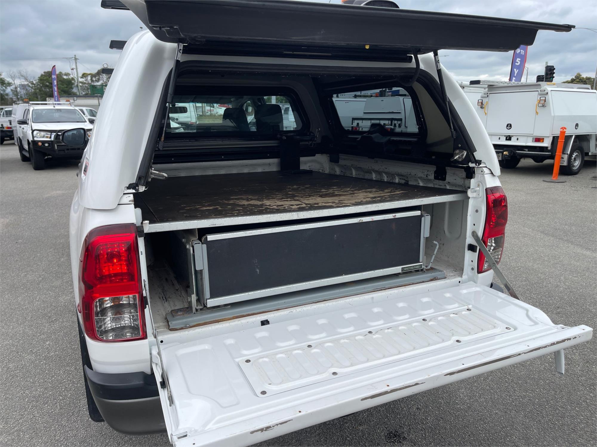 
								2019 Toyota Hilux SR full									