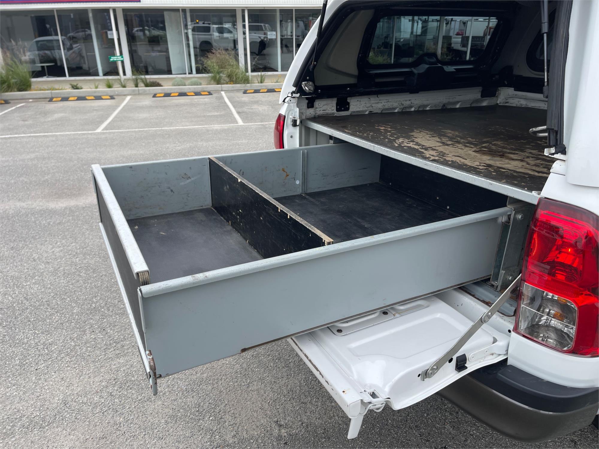 
								2019 Toyota Hilux SR full									