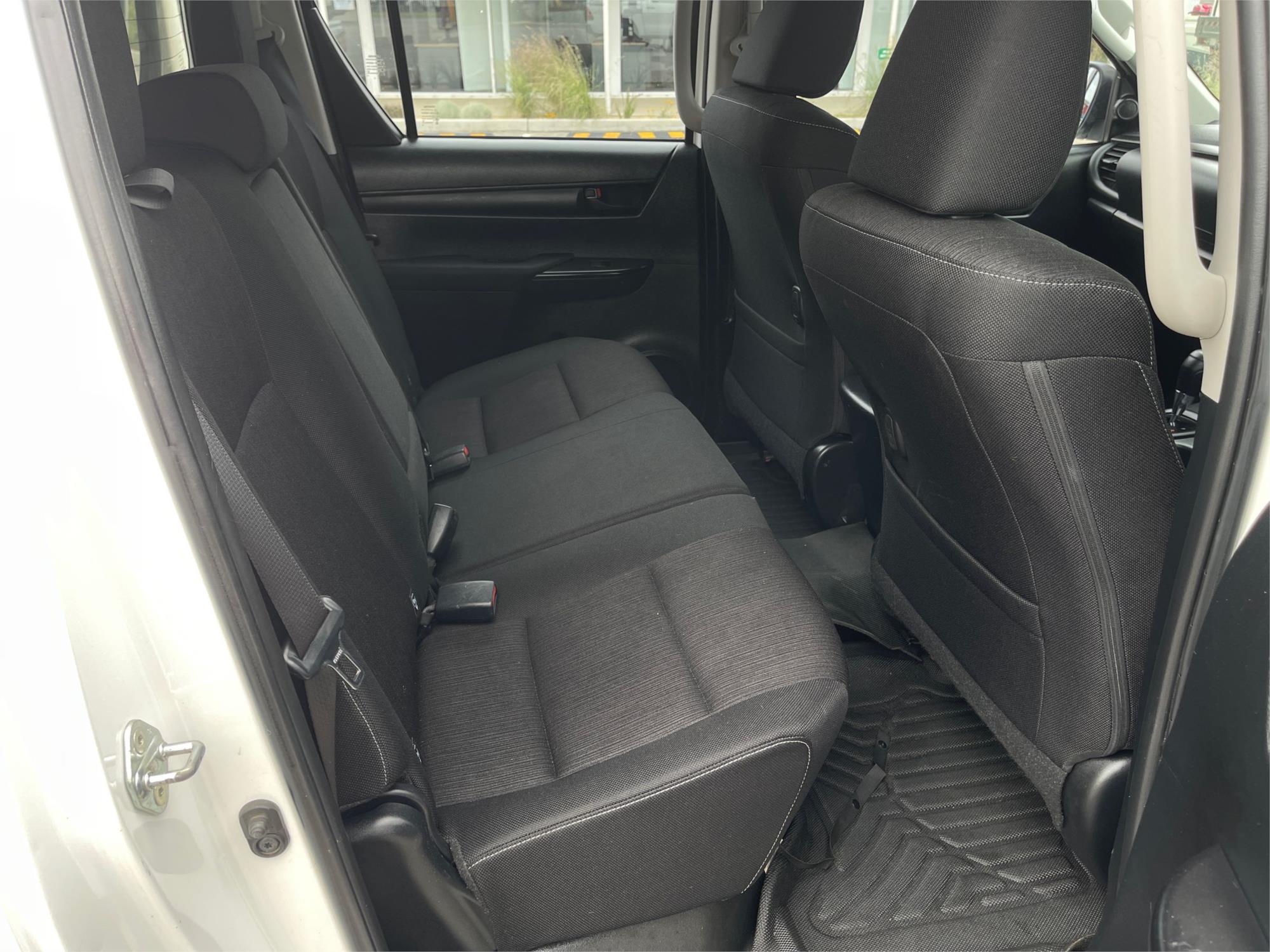 
								2019 Toyota Hilux SR full									