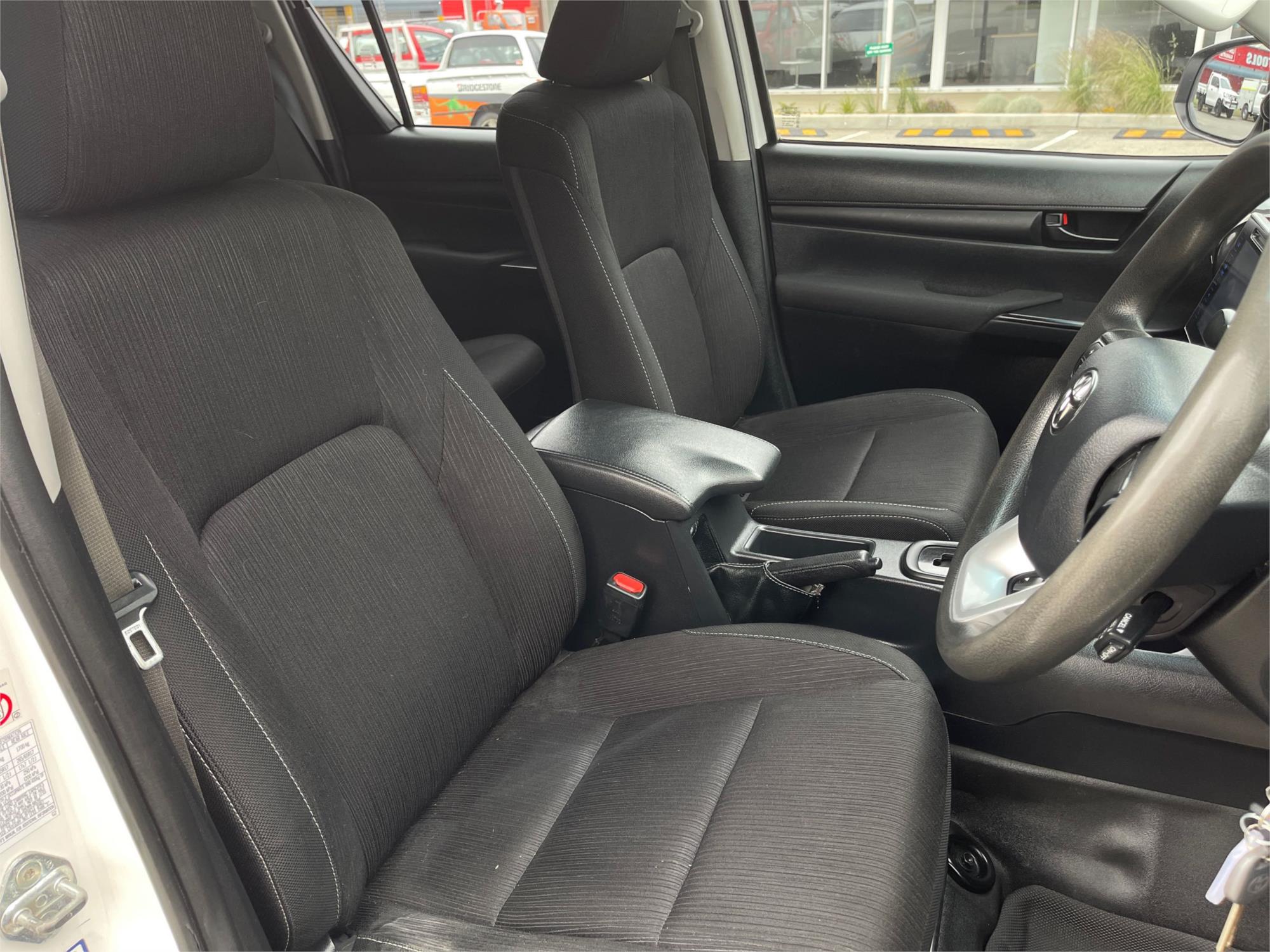 
								2019 Toyota Hilux SR full									