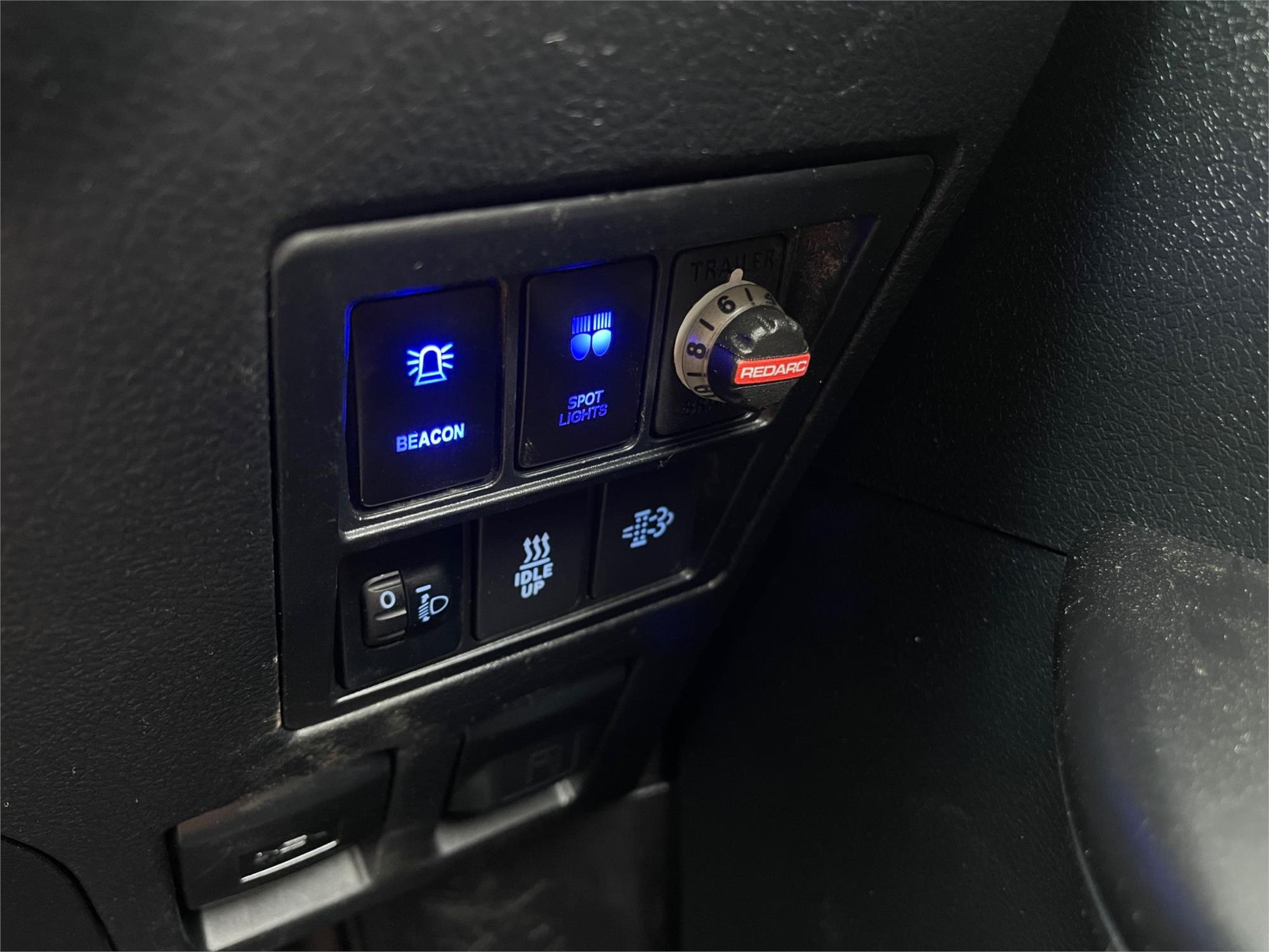 
								2019 Toyota Hilux SR full									