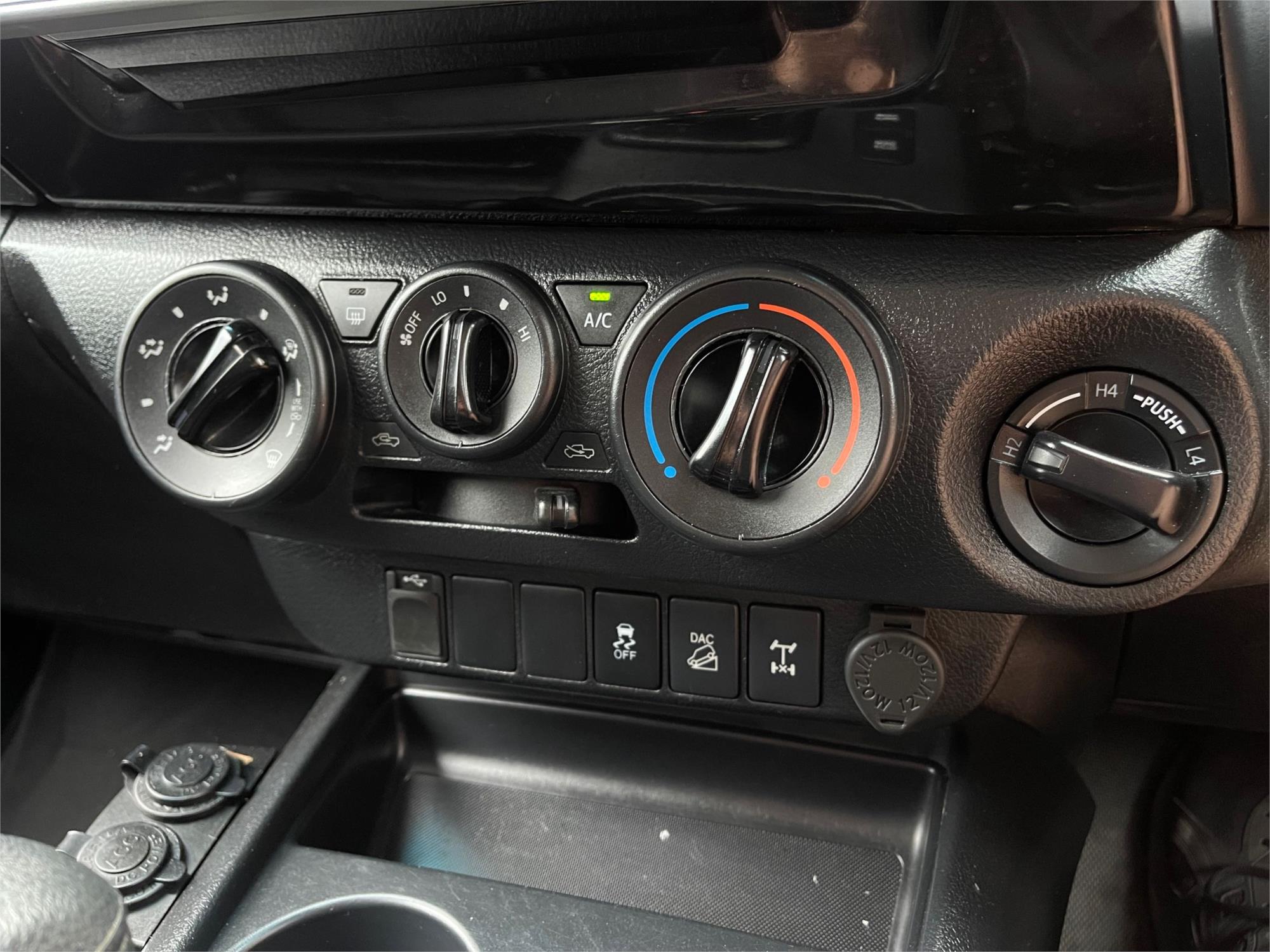 
								2019 Toyota Hilux SR full									