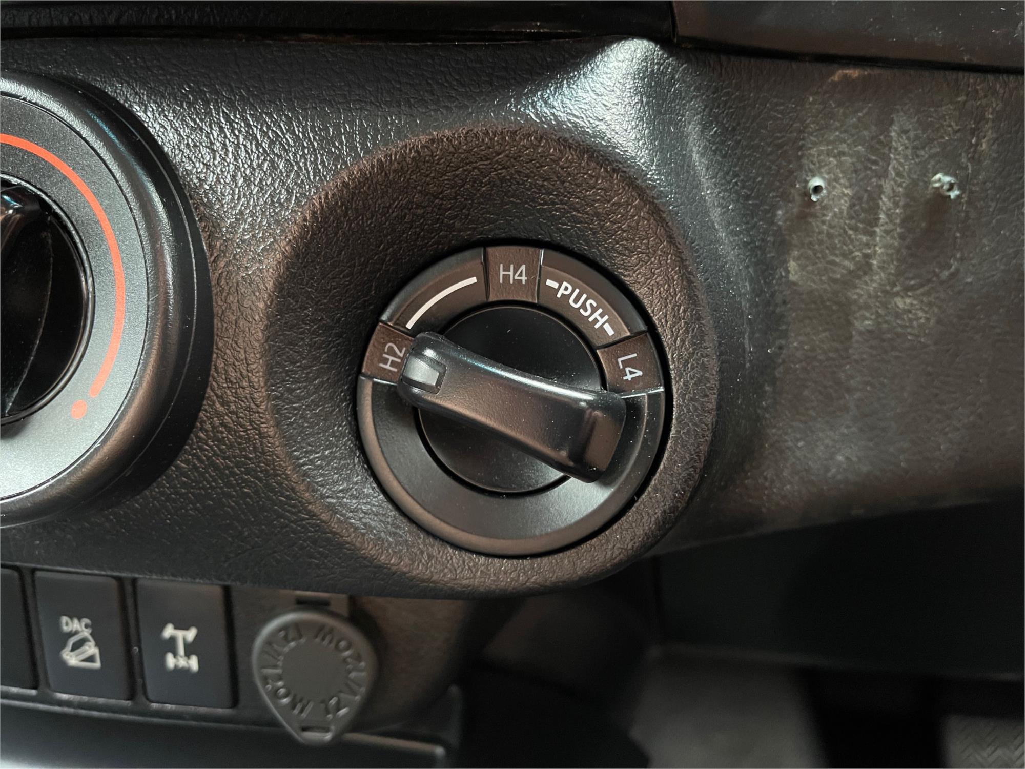 
								2019 Toyota Hilux SR full									