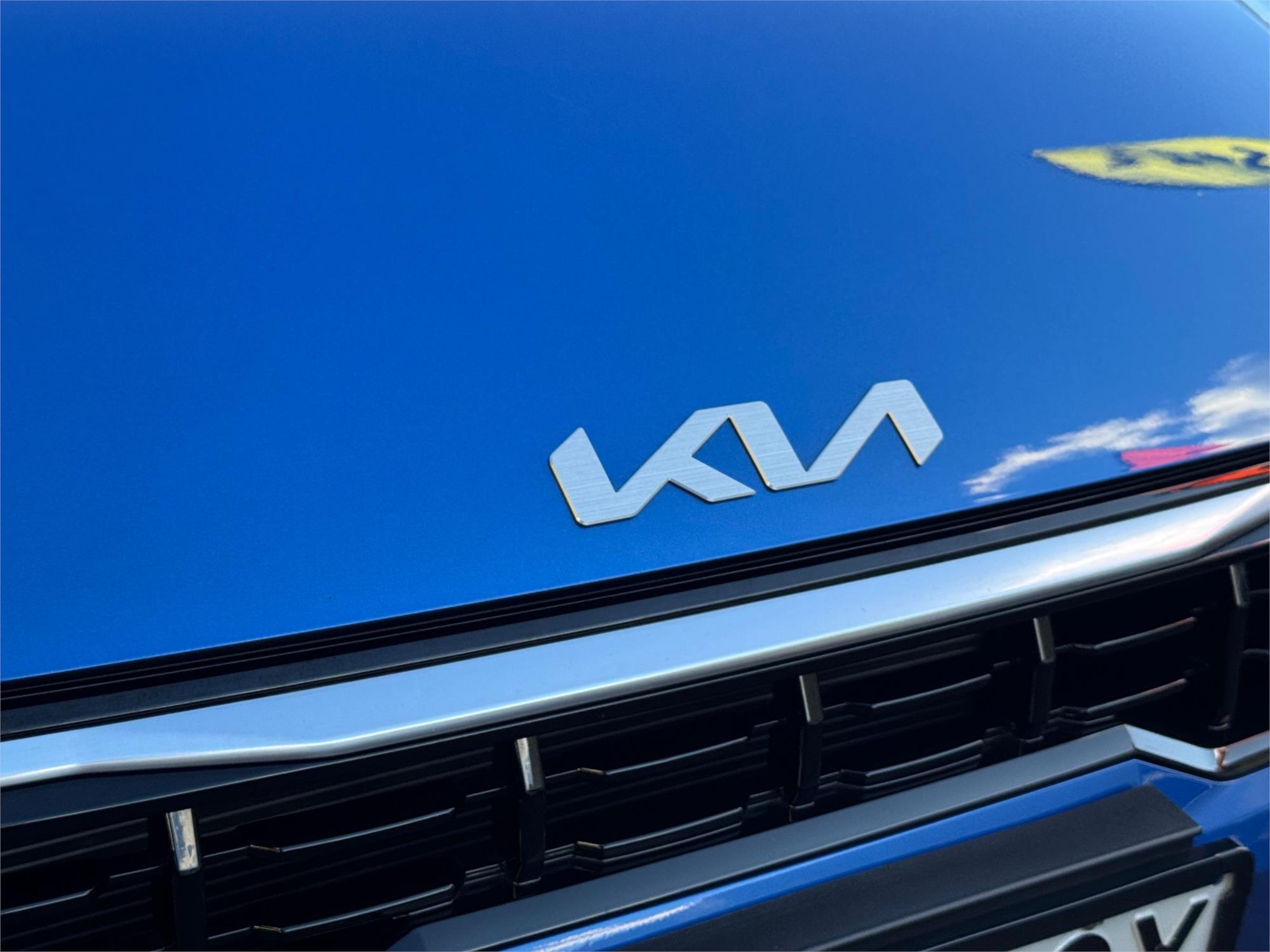 
								2025 Kia K4 GT-Line full									