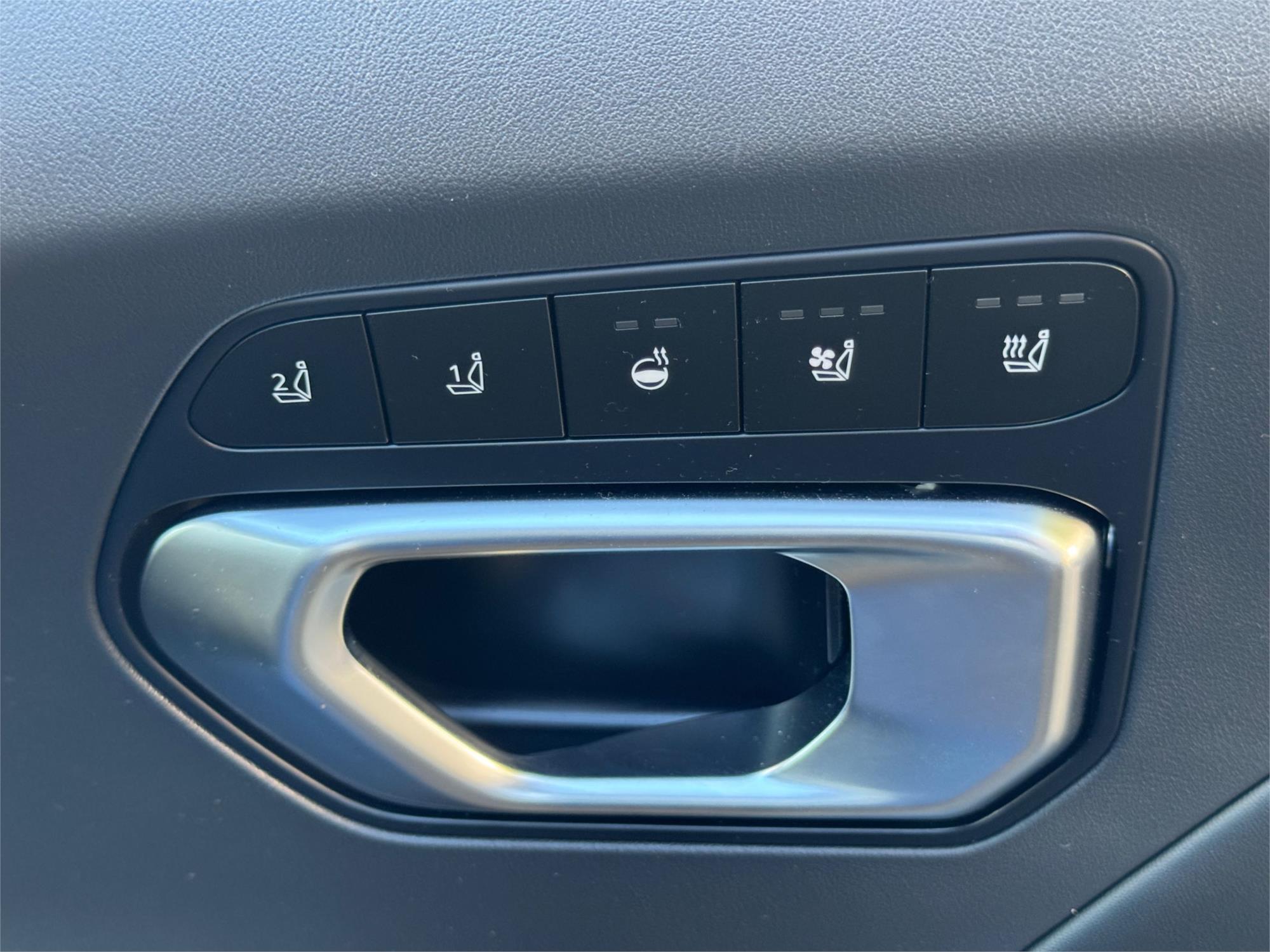 
								2025 Kia K4 GT-Line full									