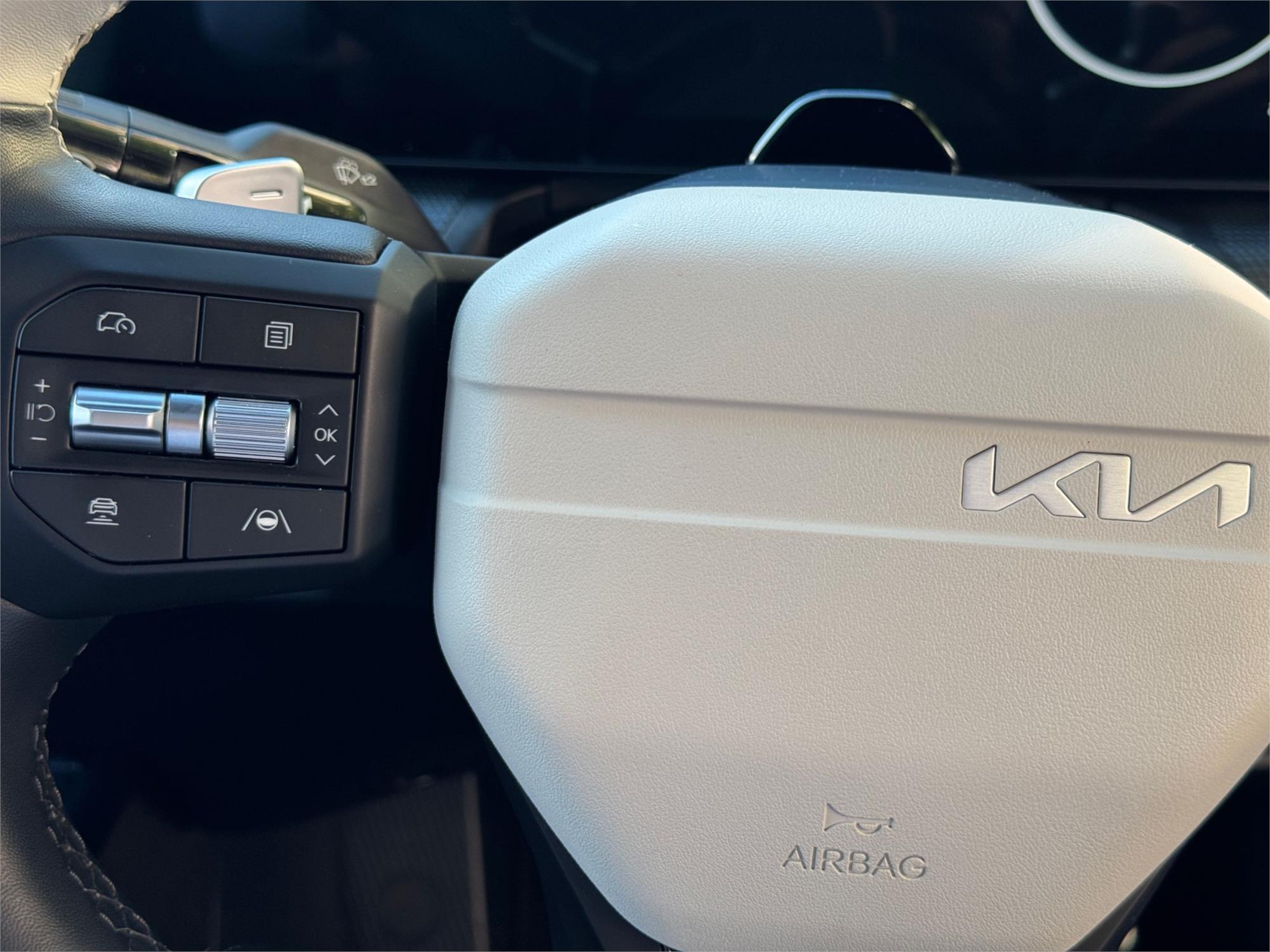 
								2025 Kia K4 GT-Line full									