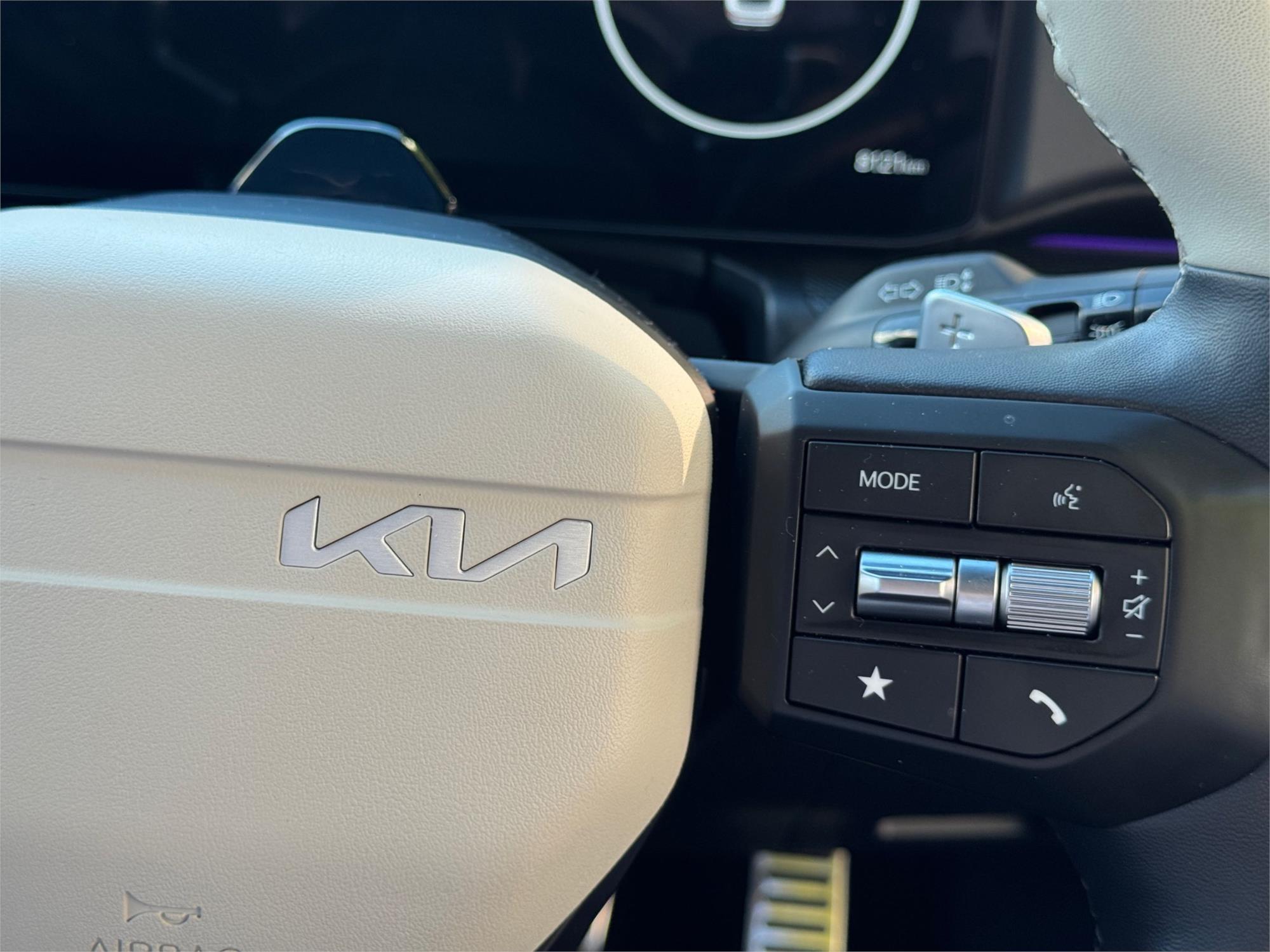 
								2025 Kia K4 GT-Line full									