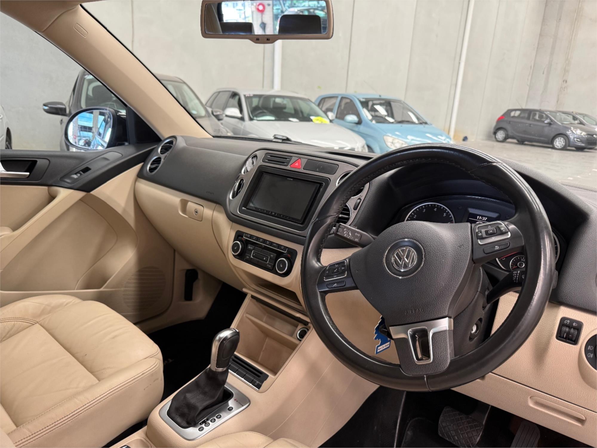 
								2010 VOLKSWAGEN TIGUAN 125 TSI full									
