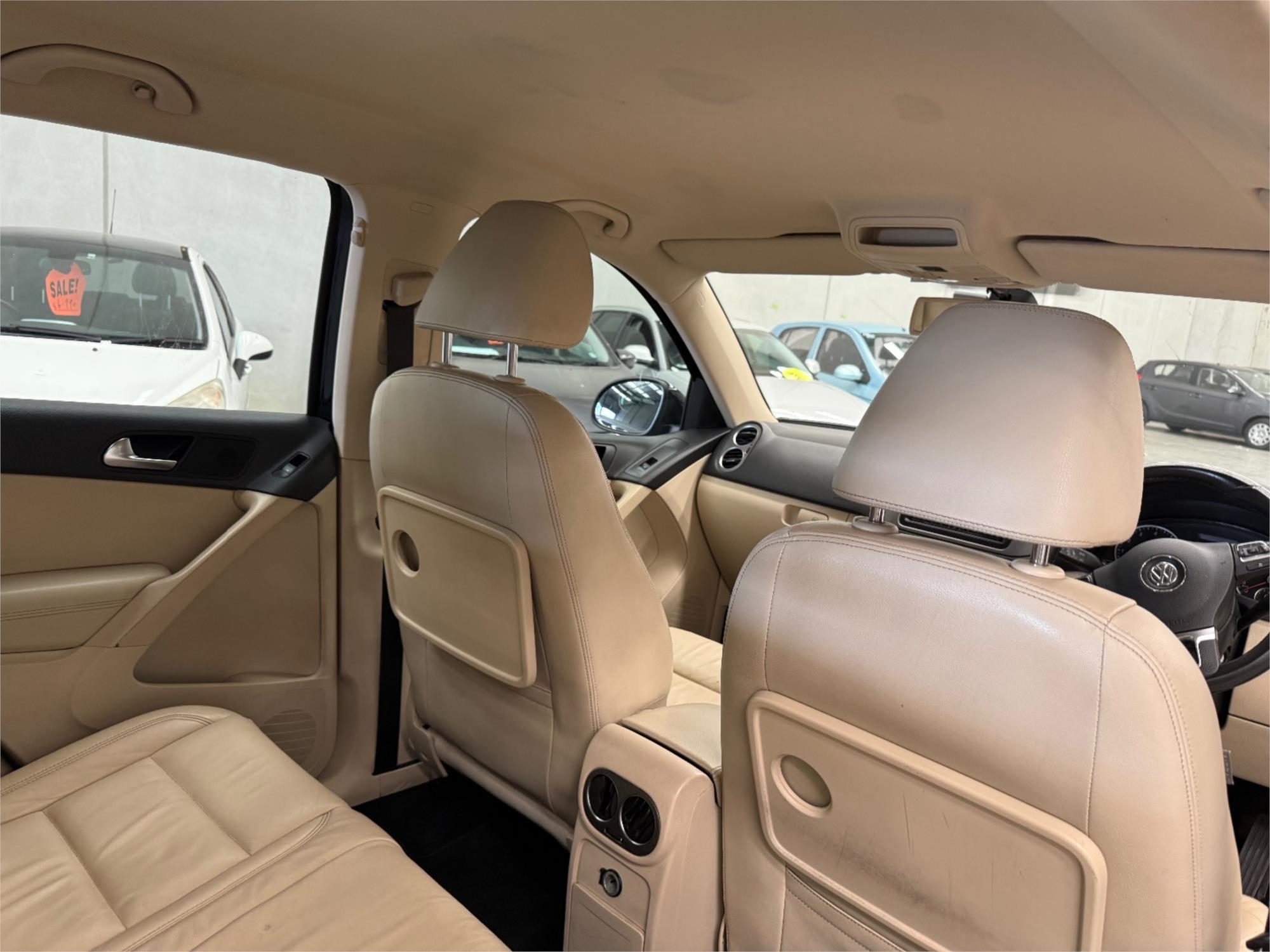 
								2010 VOLKSWAGEN TIGUAN 125 TSI full									