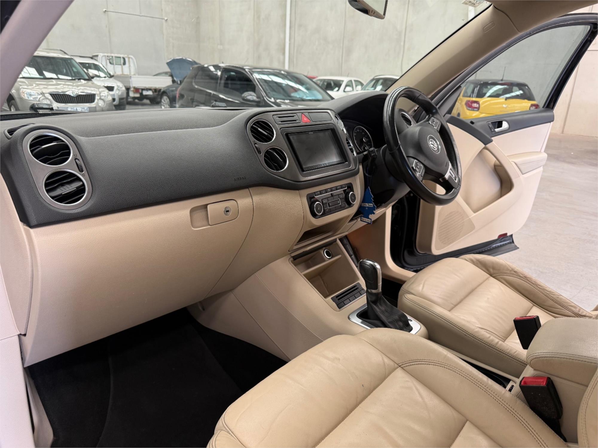 
								2010 VOLKSWAGEN TIGUAN 125 TSI full									