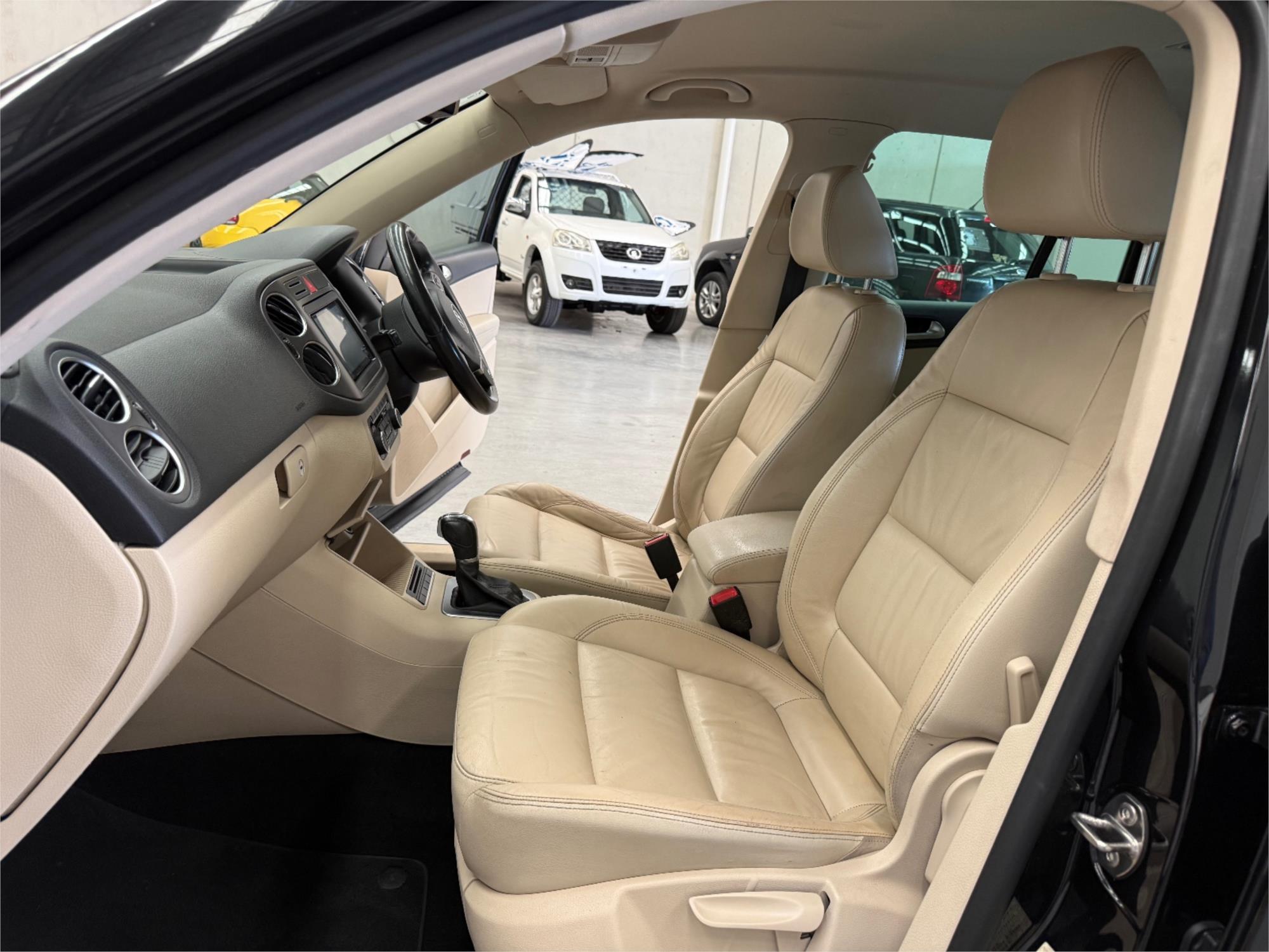 
								2010 VOLKSWAGEN TIGUAN 125 TSI full									