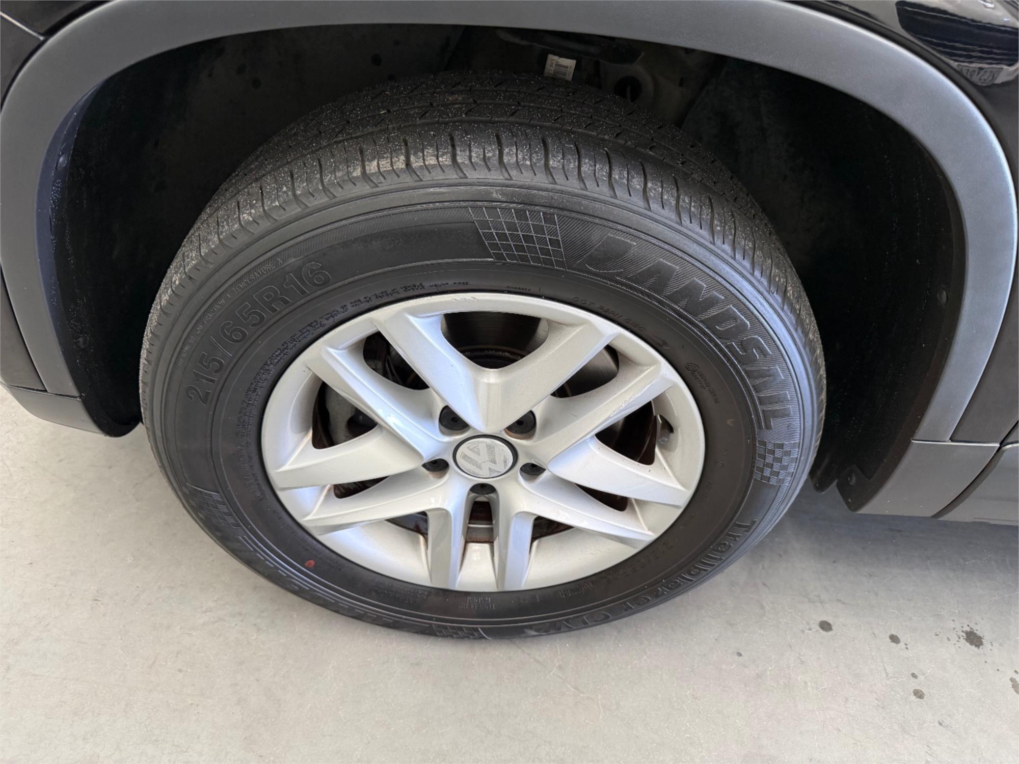 
								2010 VOLKSWAGEN TIGUAN 125 TSI full									