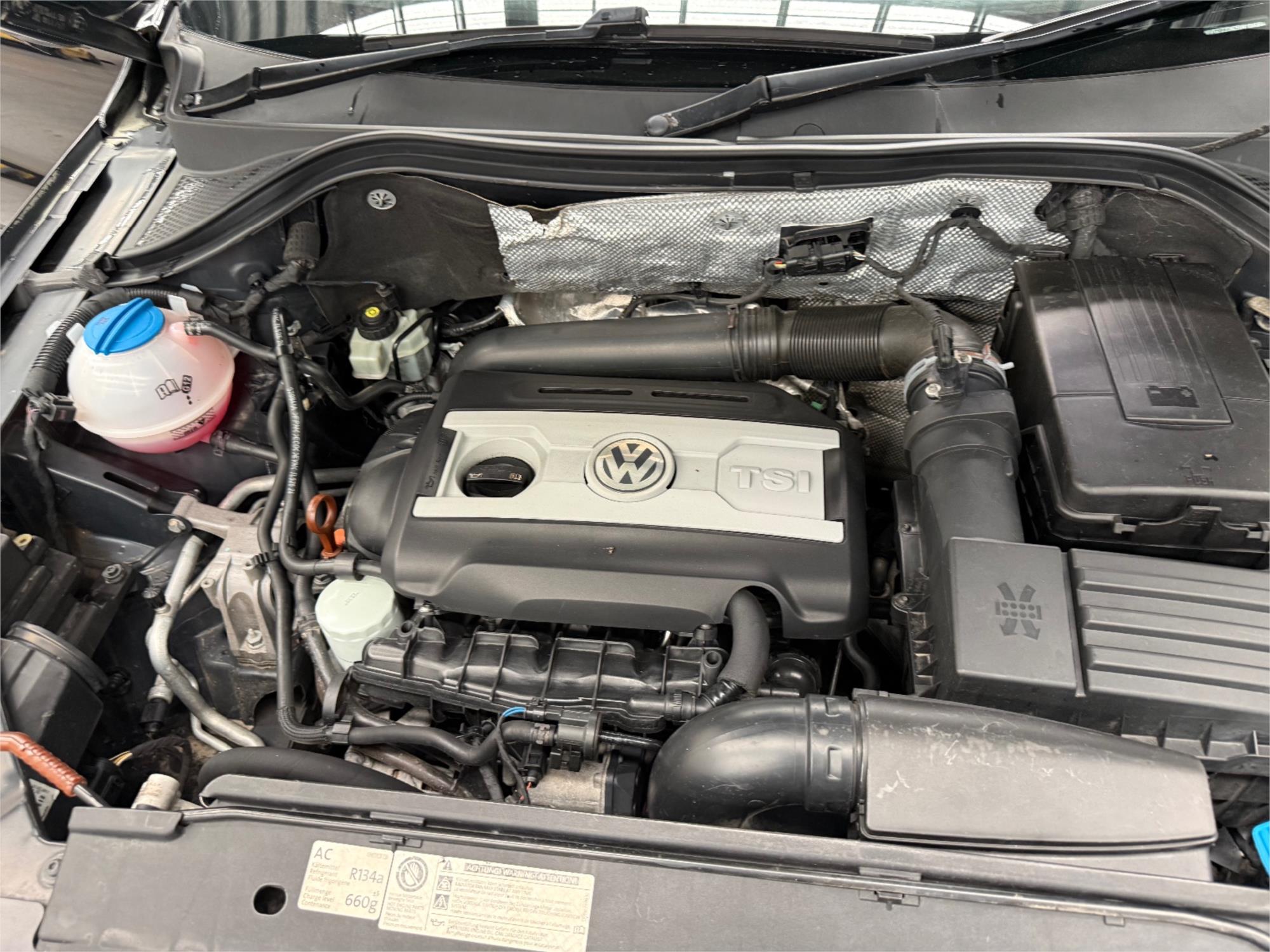 
								2010 VOLKSWAGEN TIGUAN 125 TSI full									